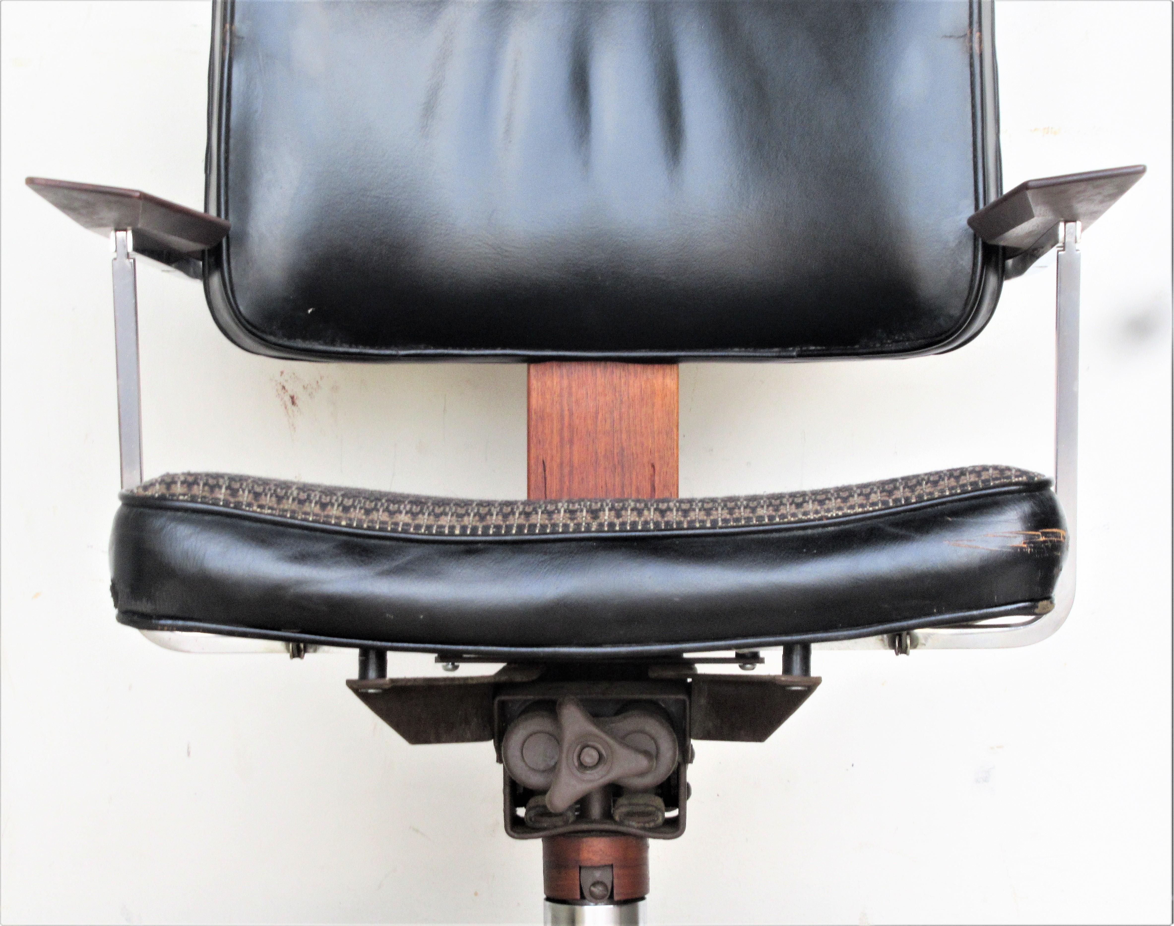 Steel Classic Executive Desk Chair by Gunlocke
