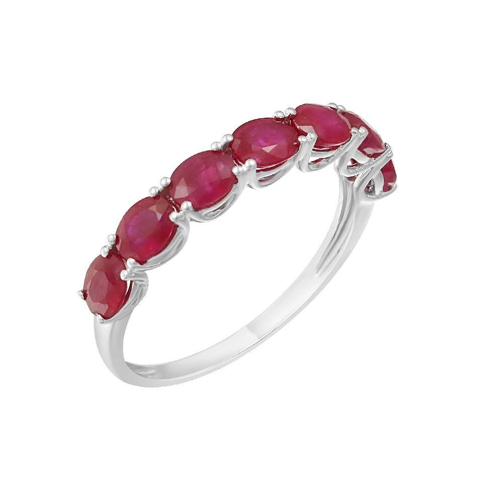 Moderne Bague classique en or blanc et rubis de couleur fantaisie en vente