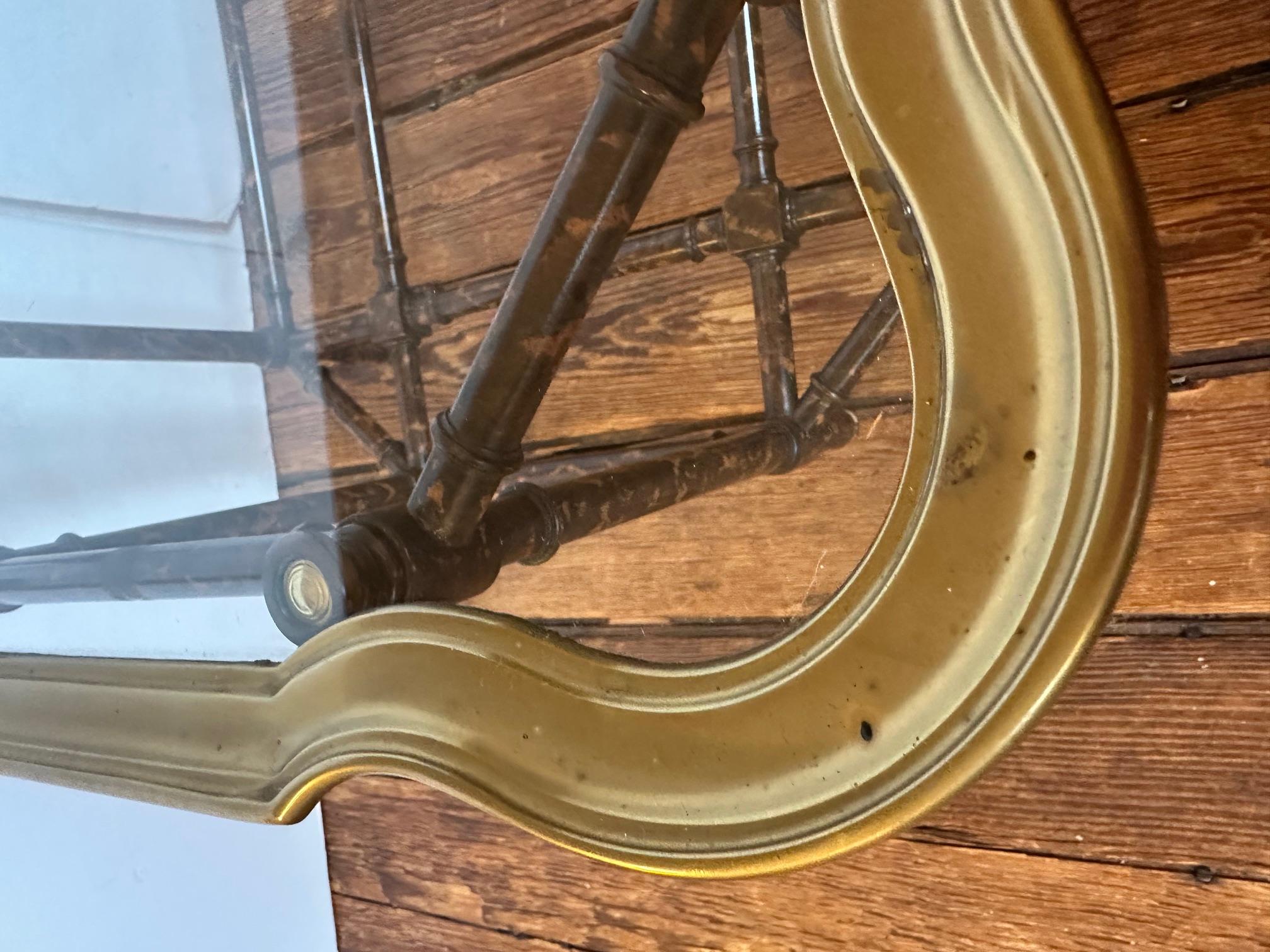 Fin du 20e siècle Table basse classique en faux bambou, laiton et verre en vente