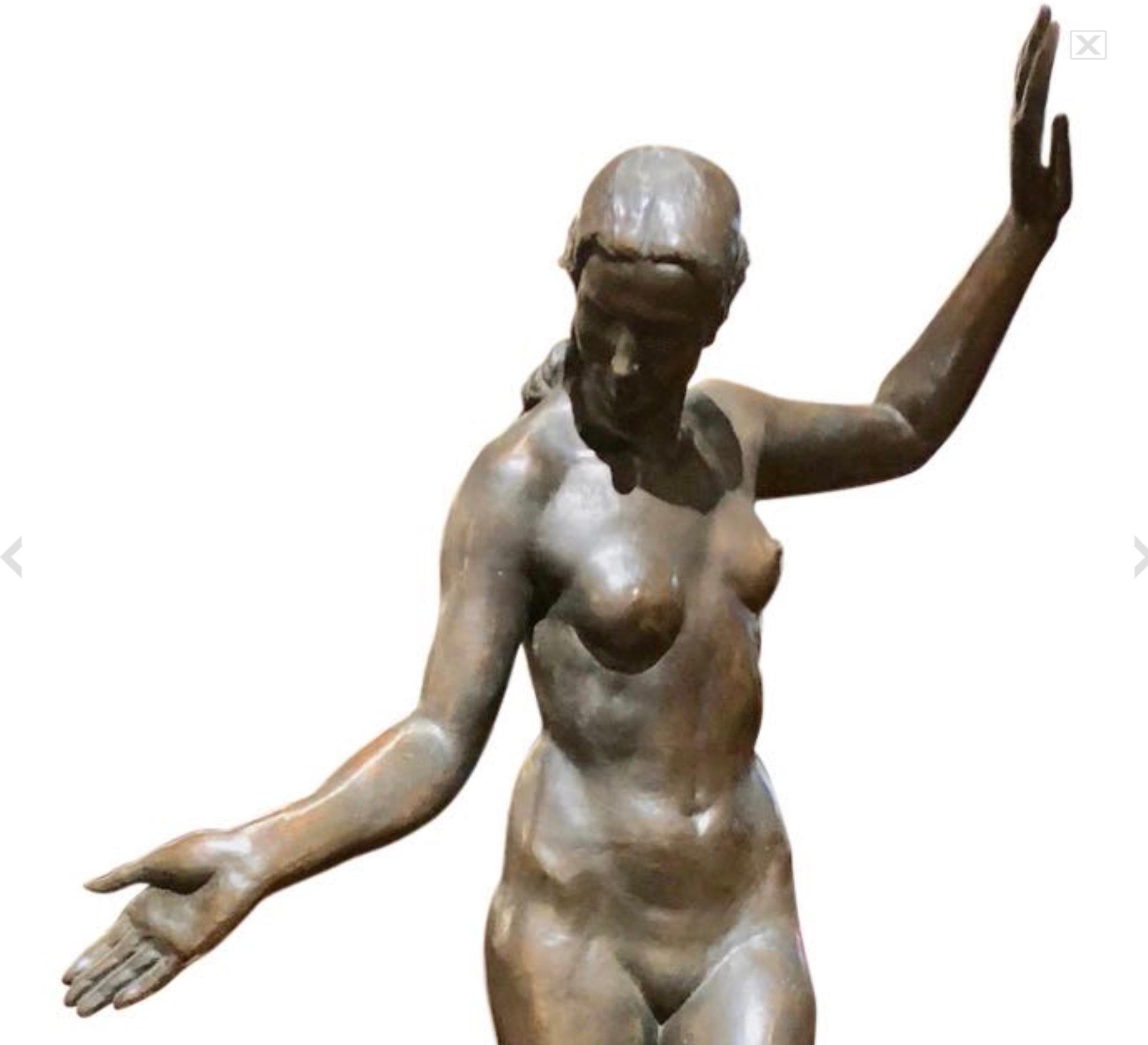 Marnix D'Haveloose (1885-1973) Tänzer, um 1930. Bronzeskulptur mit schwarzer Patina, die eine klassisch gestylte Nackttänzerin darstellt, elegante Art Deco Stilisierung. Signiert auf dem Sockel. Bedeutende und monumentale große Bronze in klassischer