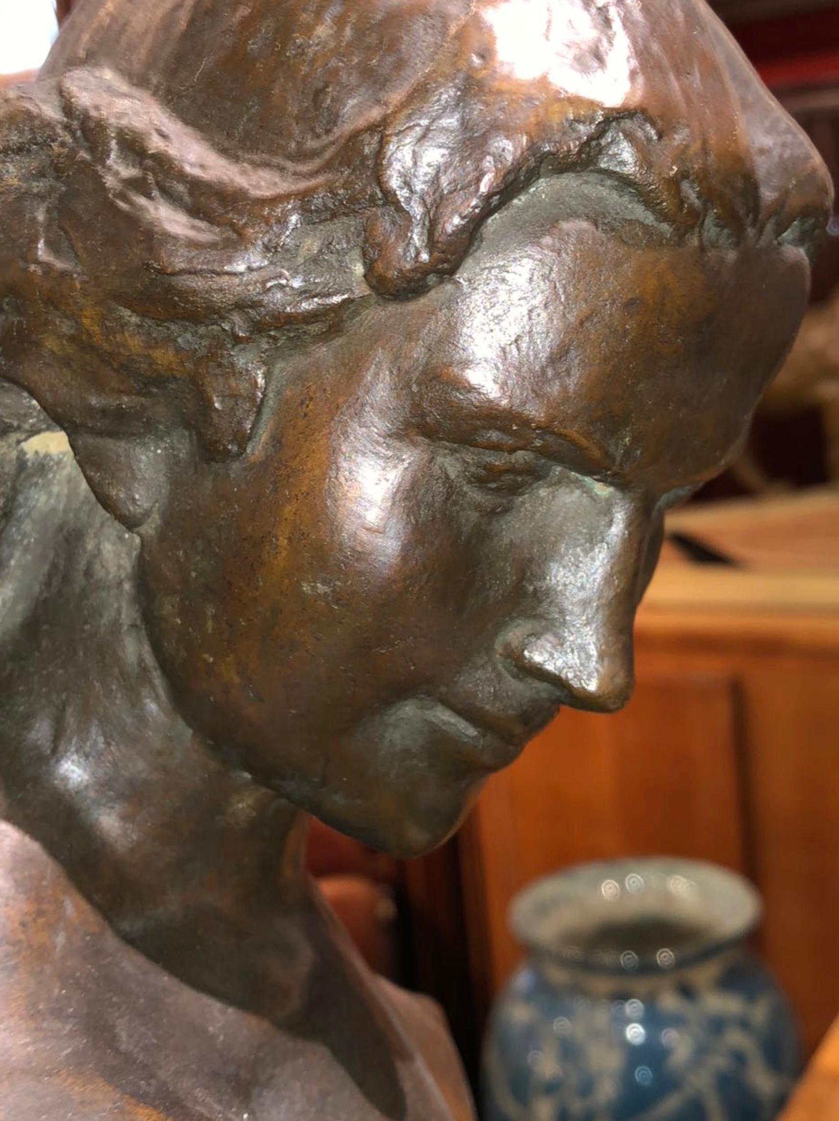 Classic Female Art Deco Bronze Statue by Listed Belgian Artist M. D'haveloose In Good Condition For Sale In Oakland, CA