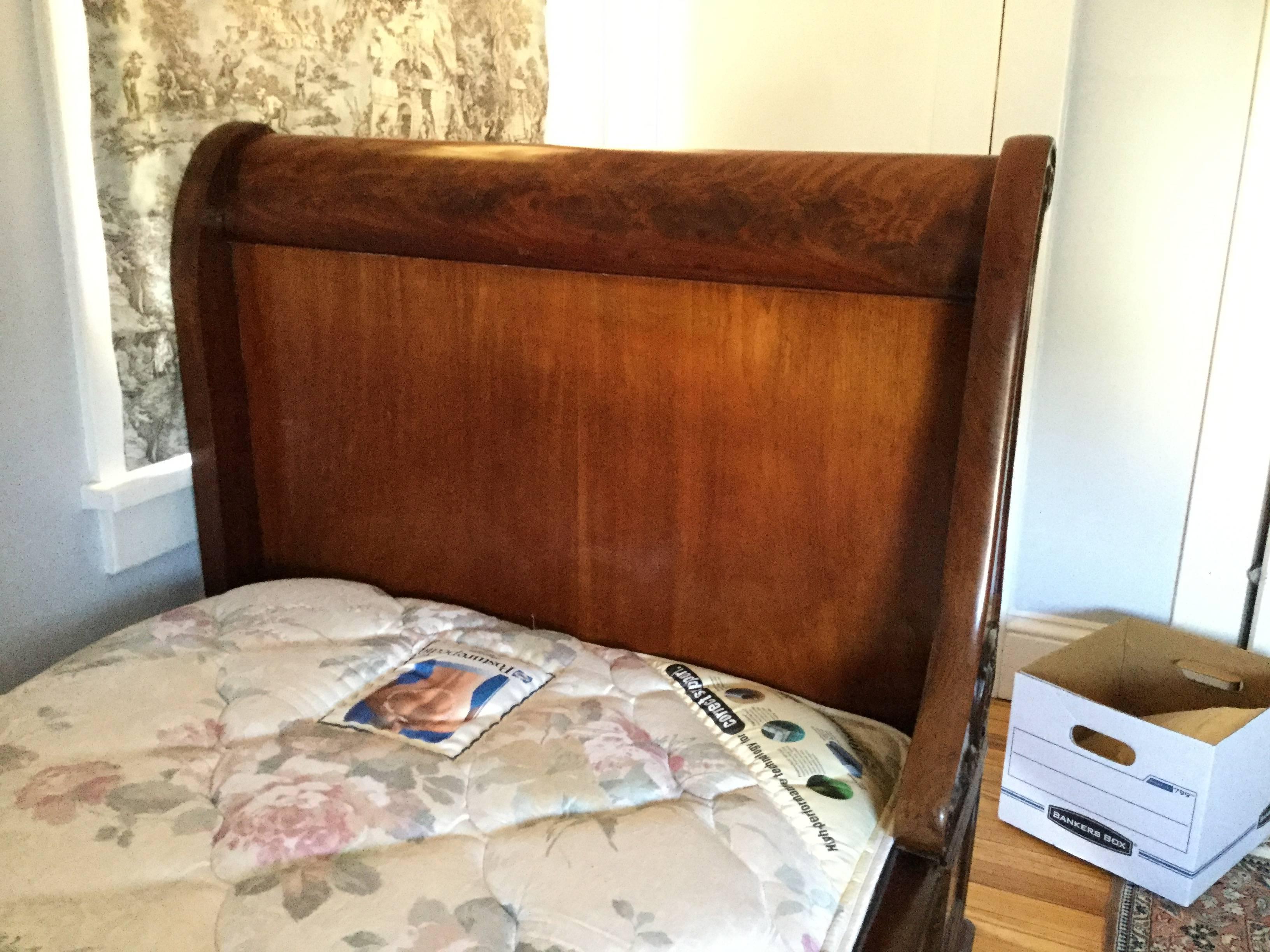 French Classic Flame Mahogany 19th Century Louis Philippe Daybed