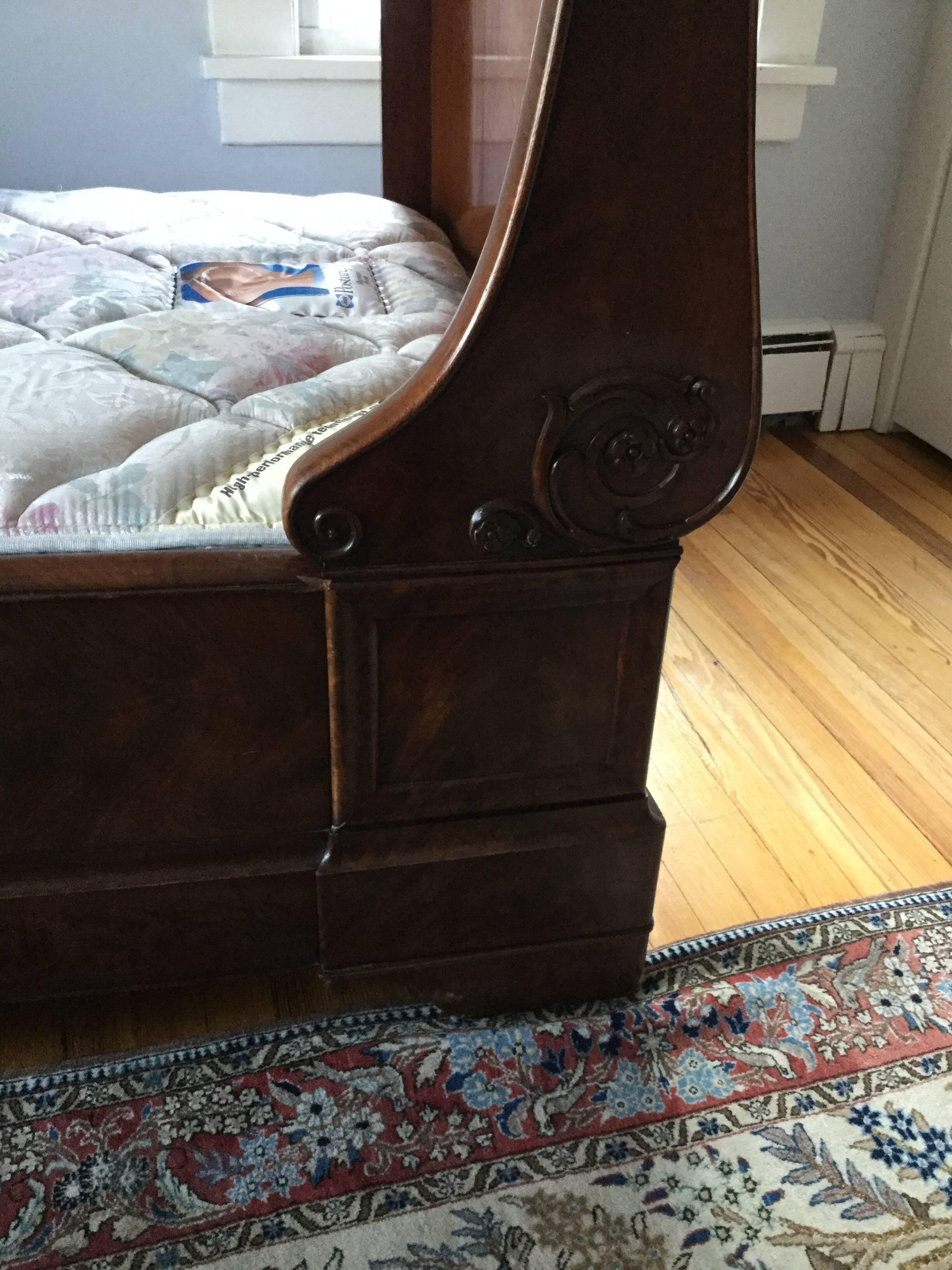 Classic Flame Mahogany 19th Century Louis Philippe Daybed In Excellent Condition In Hopewell, NJ