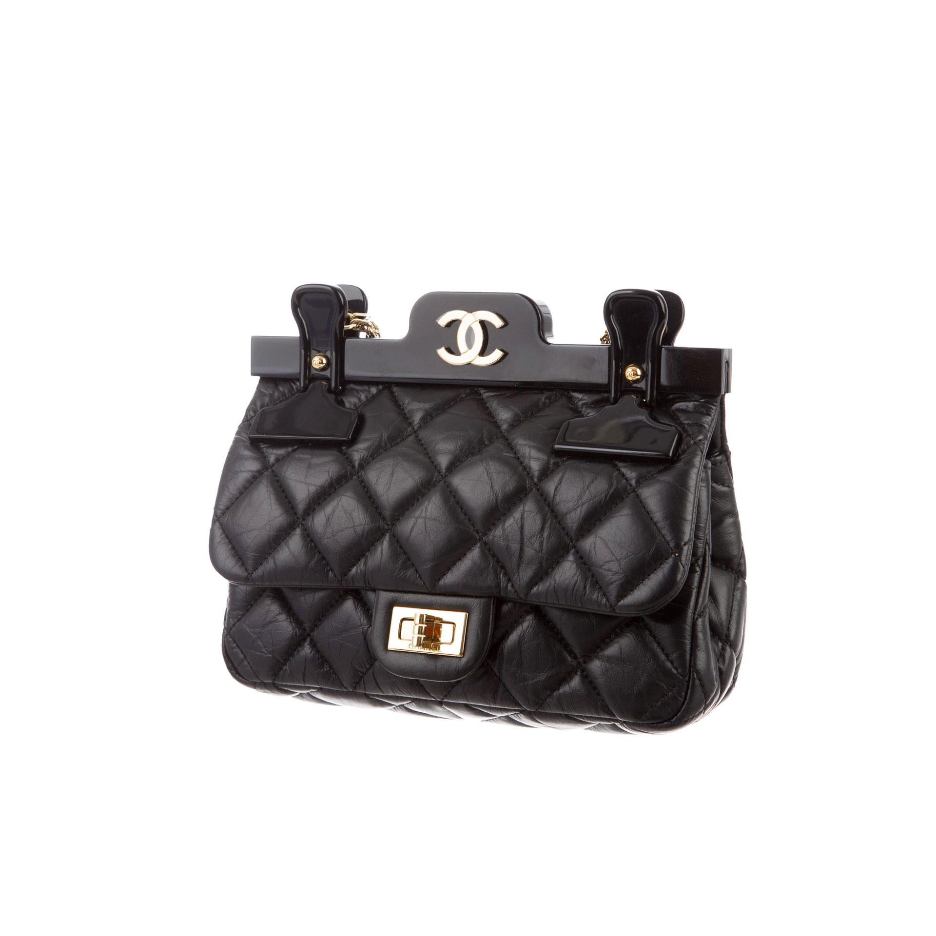 Chanel Classic Flap Hanger Small 2.55 Reissue Bag Limited Edition

2016
Gold tone hardware
Mademoiselle turn-lock closure
Black calfskin
Reissue classic chain
Hanger detail with rear mirror
Classic back pocket
Burgundy leather interior

8