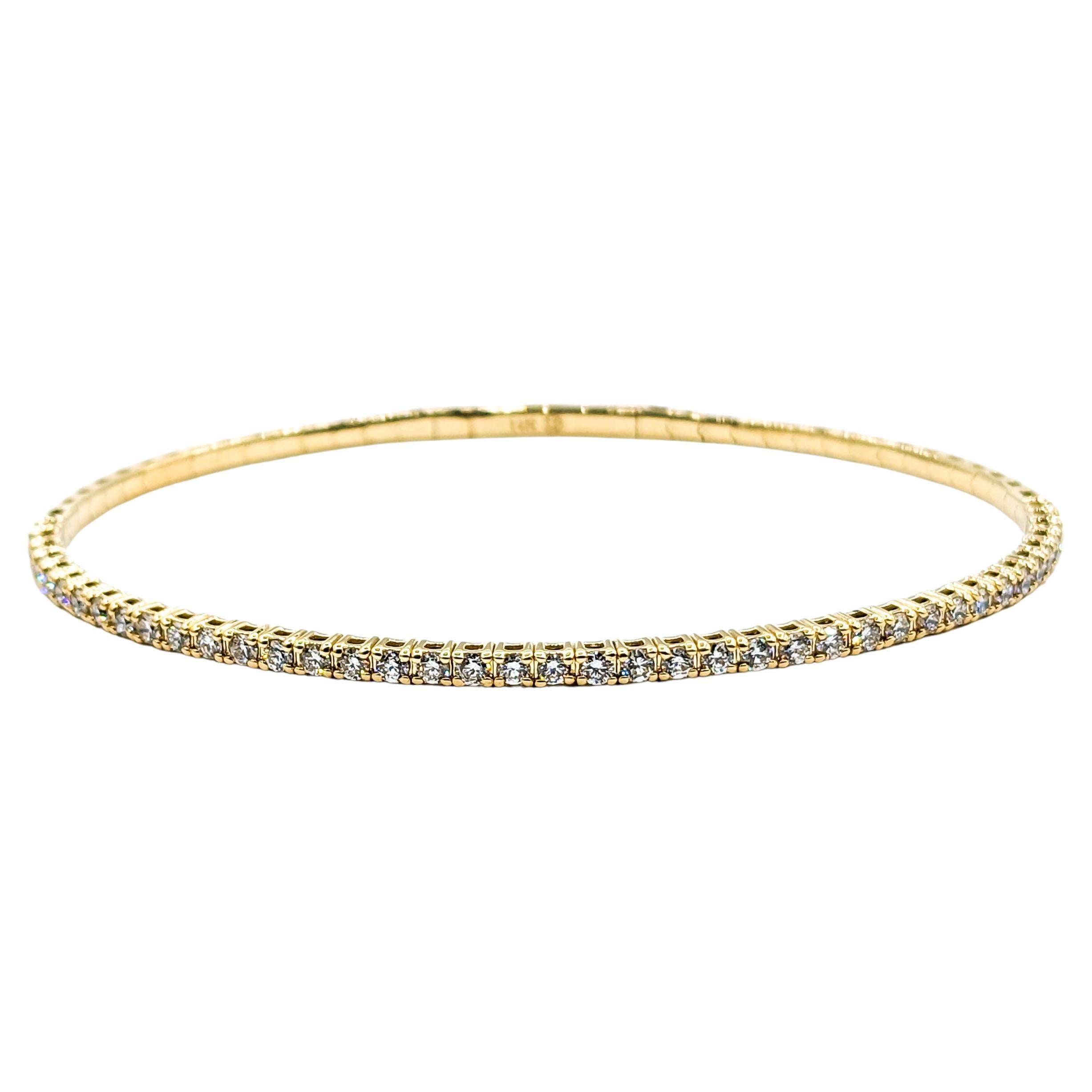 Klassischer flexibler Diamant-Armreif aus Gelbgold

Wir präsentieren unser exquisites Armband, ein Meisterwerk der Handwerkskunst und des Stils. Dieses schöne Stück ist aus feinstem 14-karätigem Gelbgold gefertigt und verfügt über ein flexibles