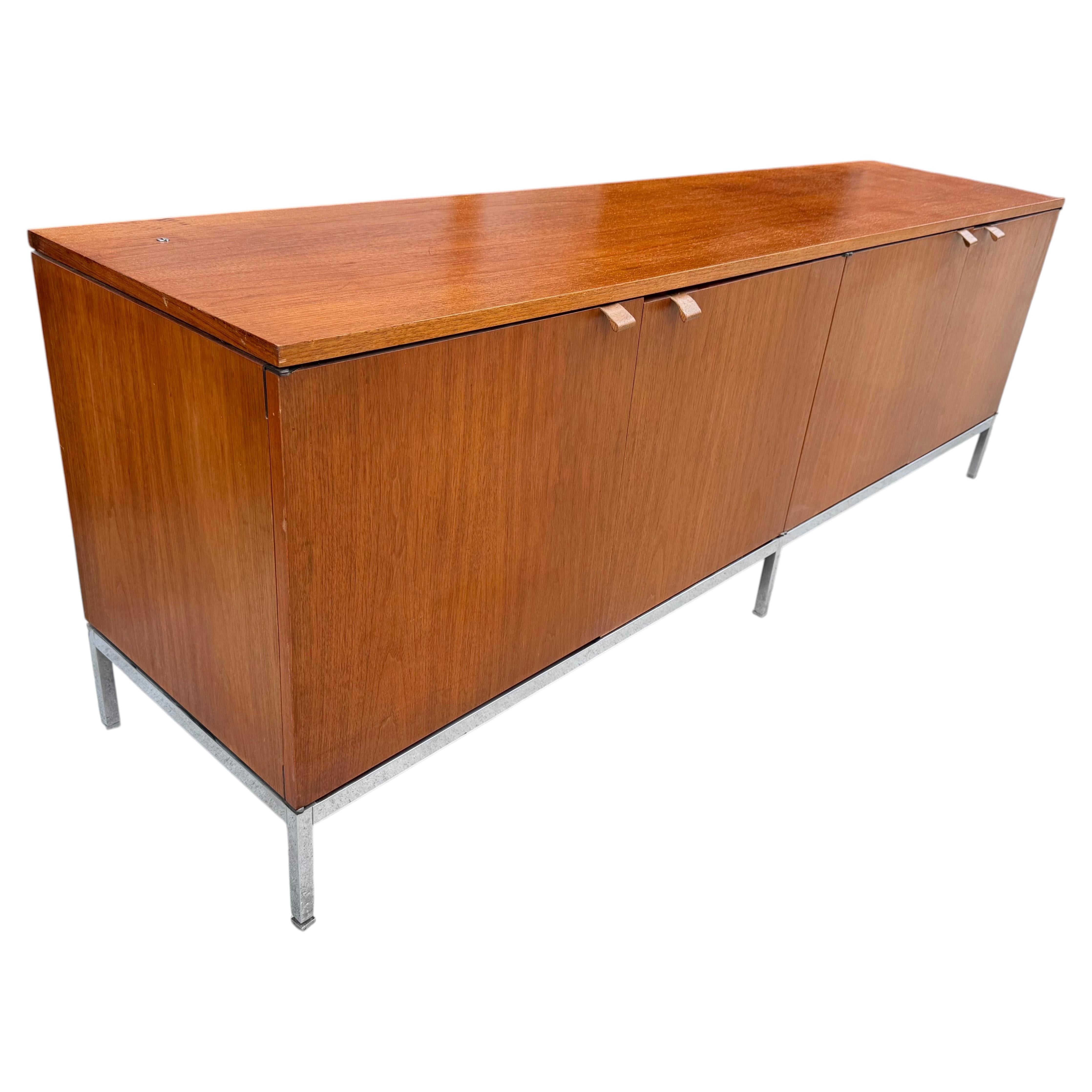 Aparador clásico «Florence Knoll» de Knoll, tiradores de cuero / base de acero cromado
