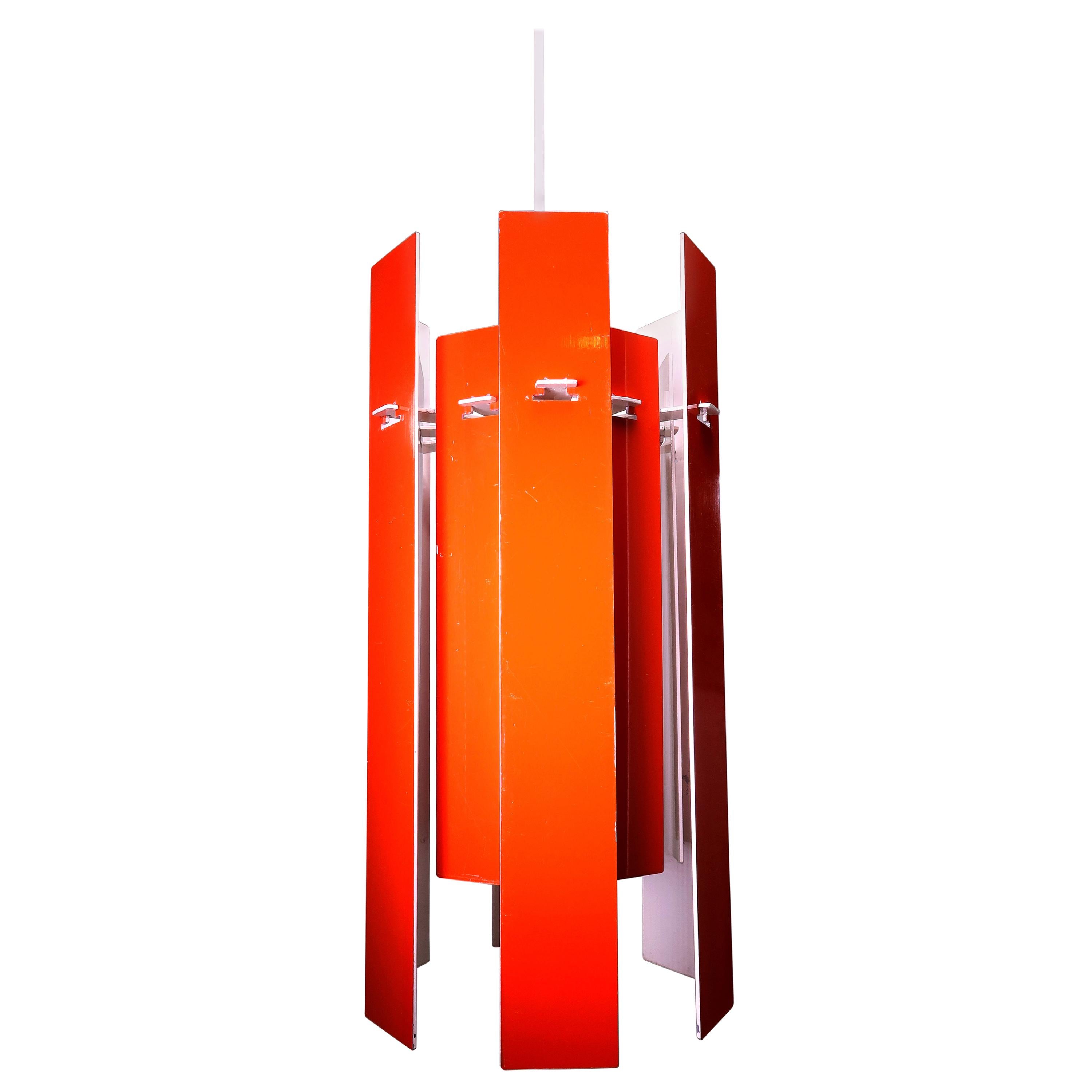 Sculptural and versatile iconic classic within Danish mid-century modern design. Red and white lamel pendant called Cocktail designed by Henning Rehhof for renowned Danish lighting manufacturer Fog and Mørup in 1971. Great vintage condition