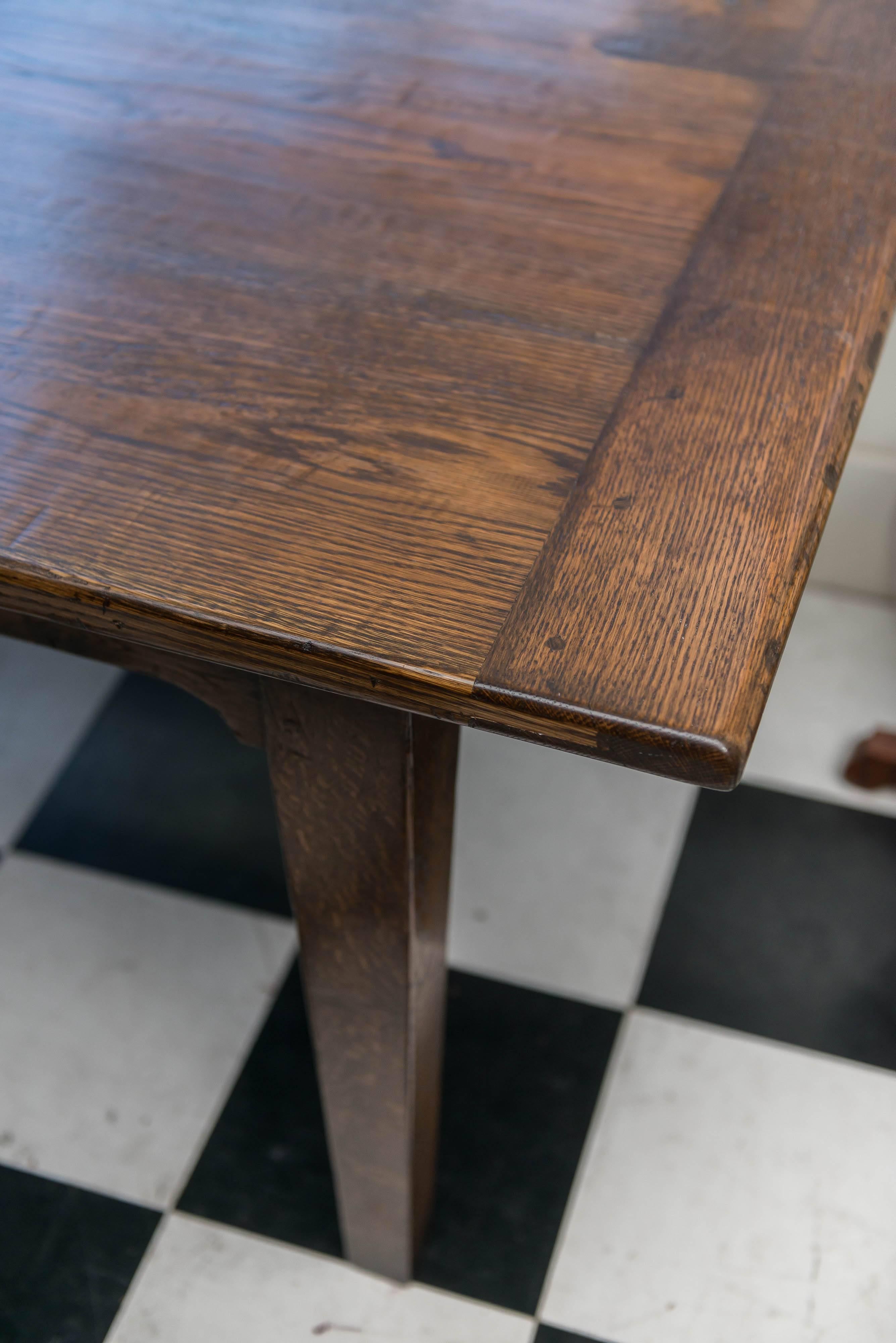 Classic Form Solid Oak Dining Table, Pegged Construction, 20th Century 5