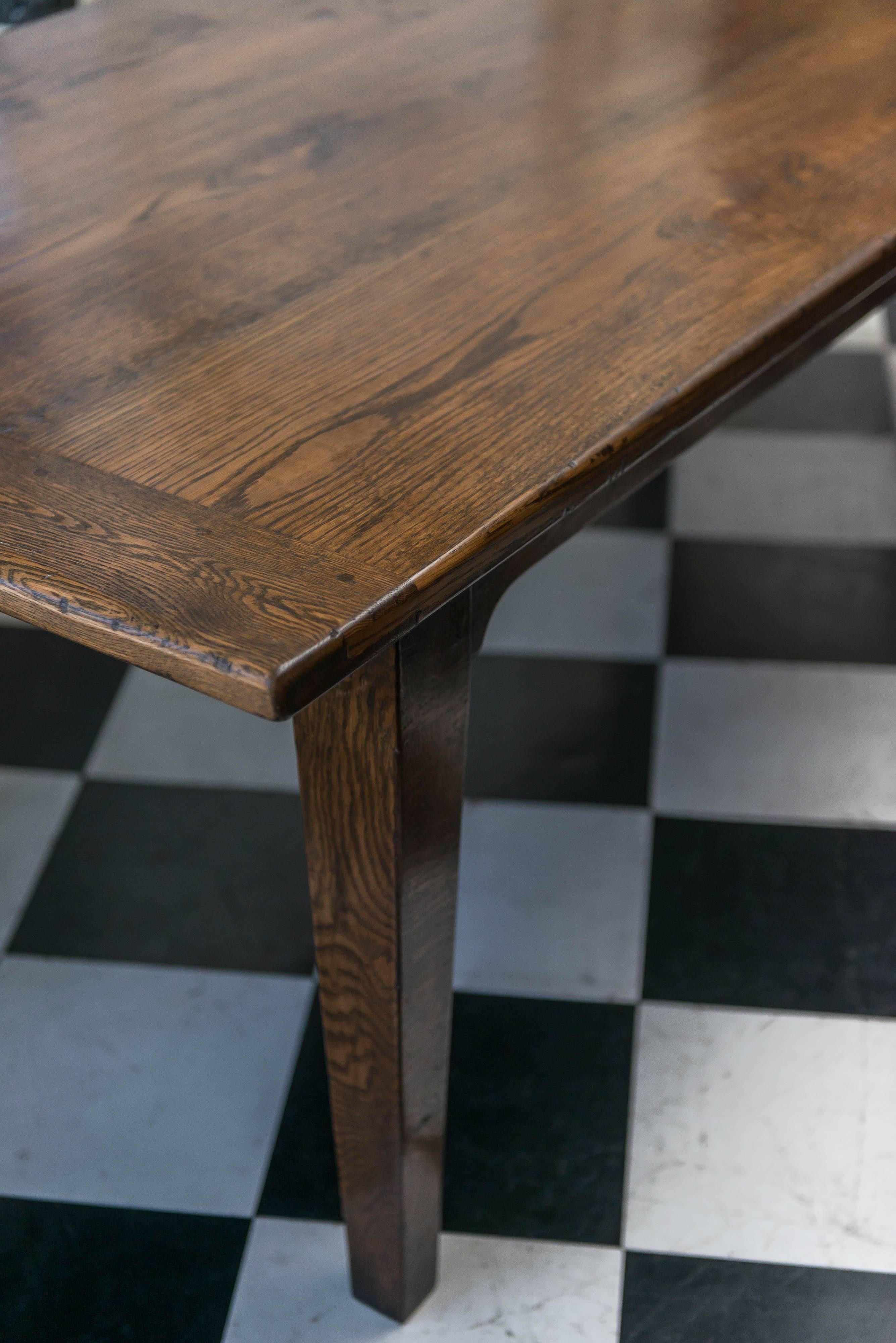Classic Form Solid Oak Dining Table, Pegged Construction, 20th Century 1
