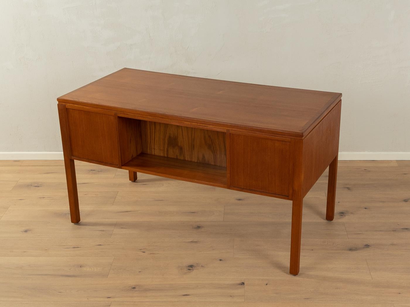 Classic freestanding desk in teak by Tibergaard, 1960s In Good Condition For Sale In Neuss, NW
