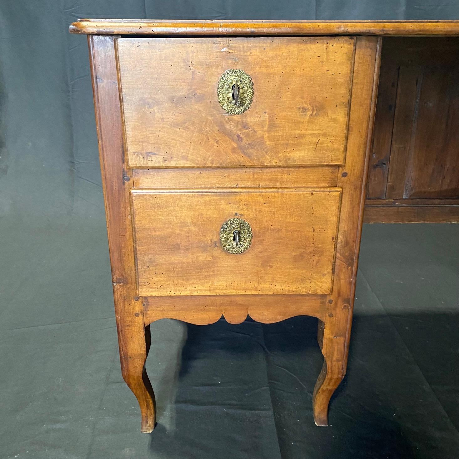 Classic French 18th Century Empire Walnut Kneehole Writing Desk  For Sale 4