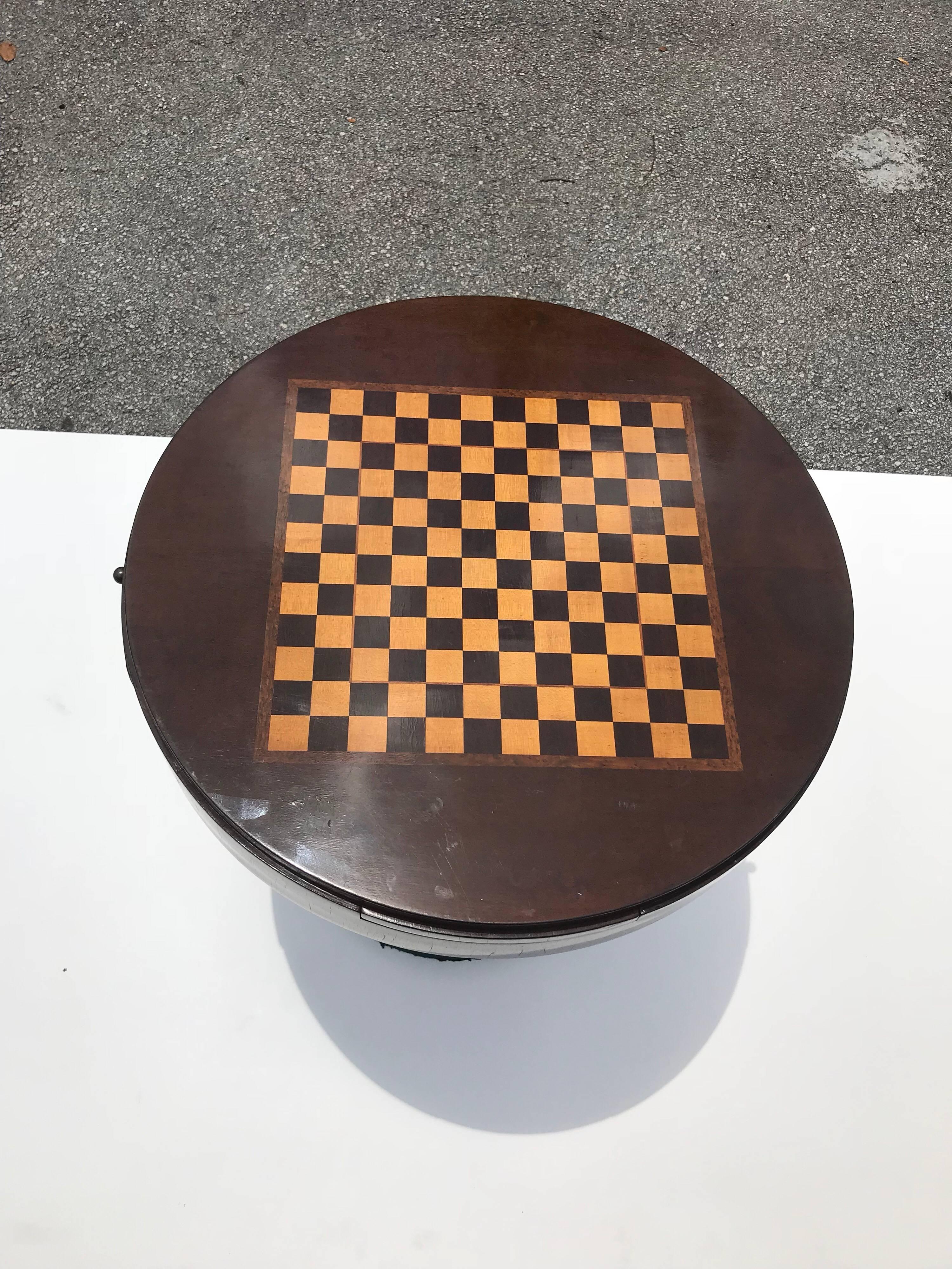 Mid-20th Century Classic French Art Deco Rosewood Round Game Table, circa 1940s