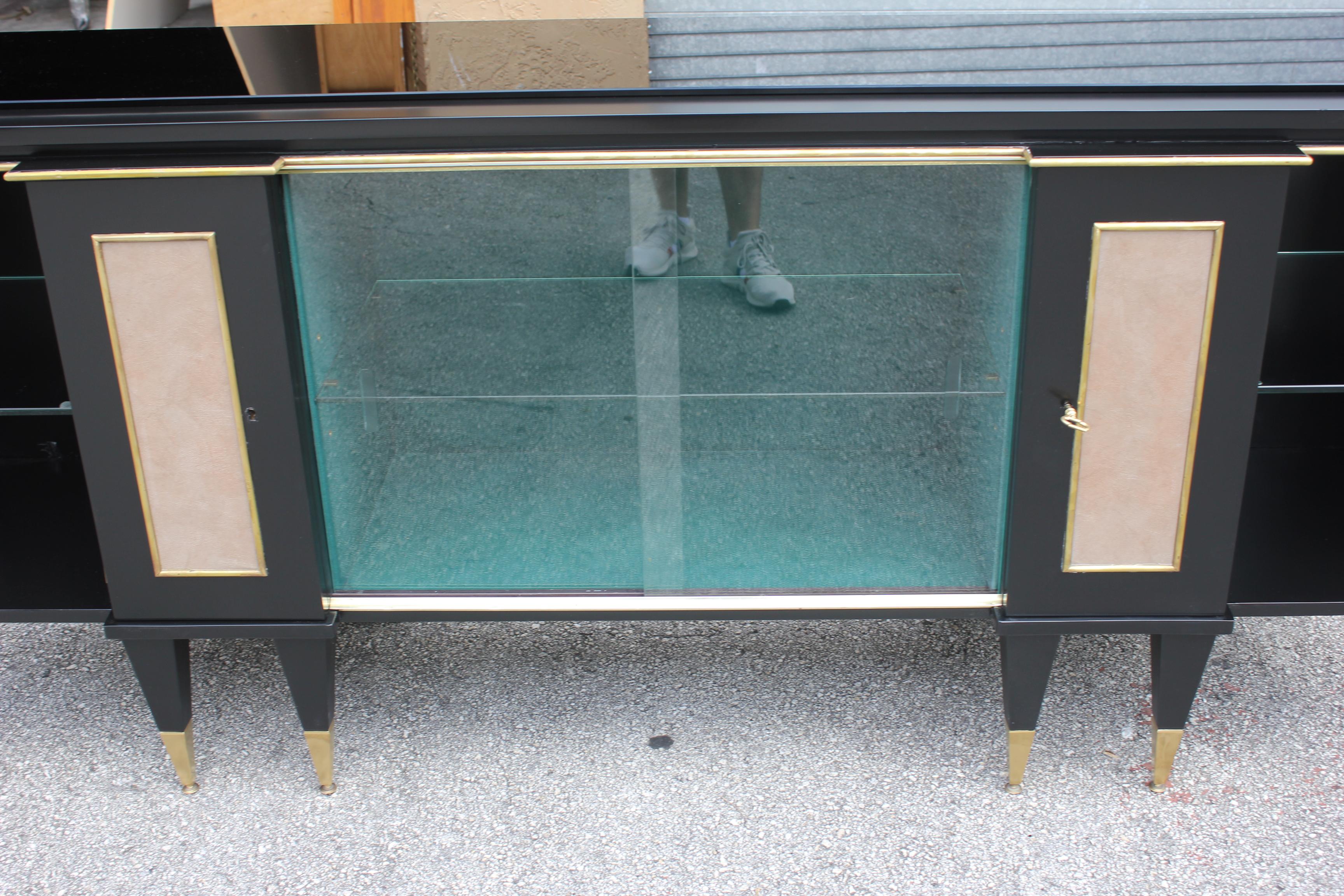 Mid-20th Century Classic French Art Deco Sideboard, Bar or Credenza, circa 1940s