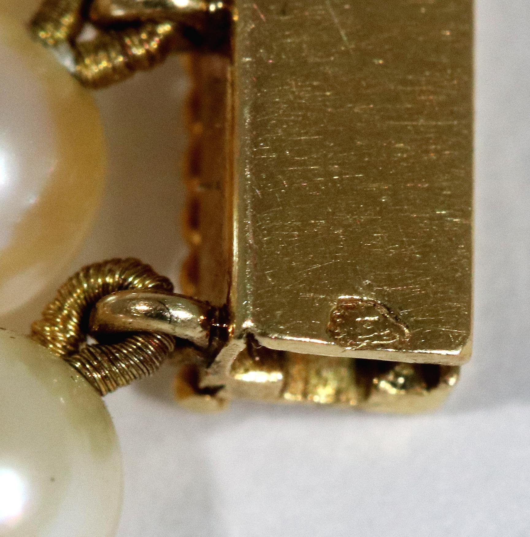 Classic French Cartier Pearl Bracelet with Removable Brooch and Diamonds 4