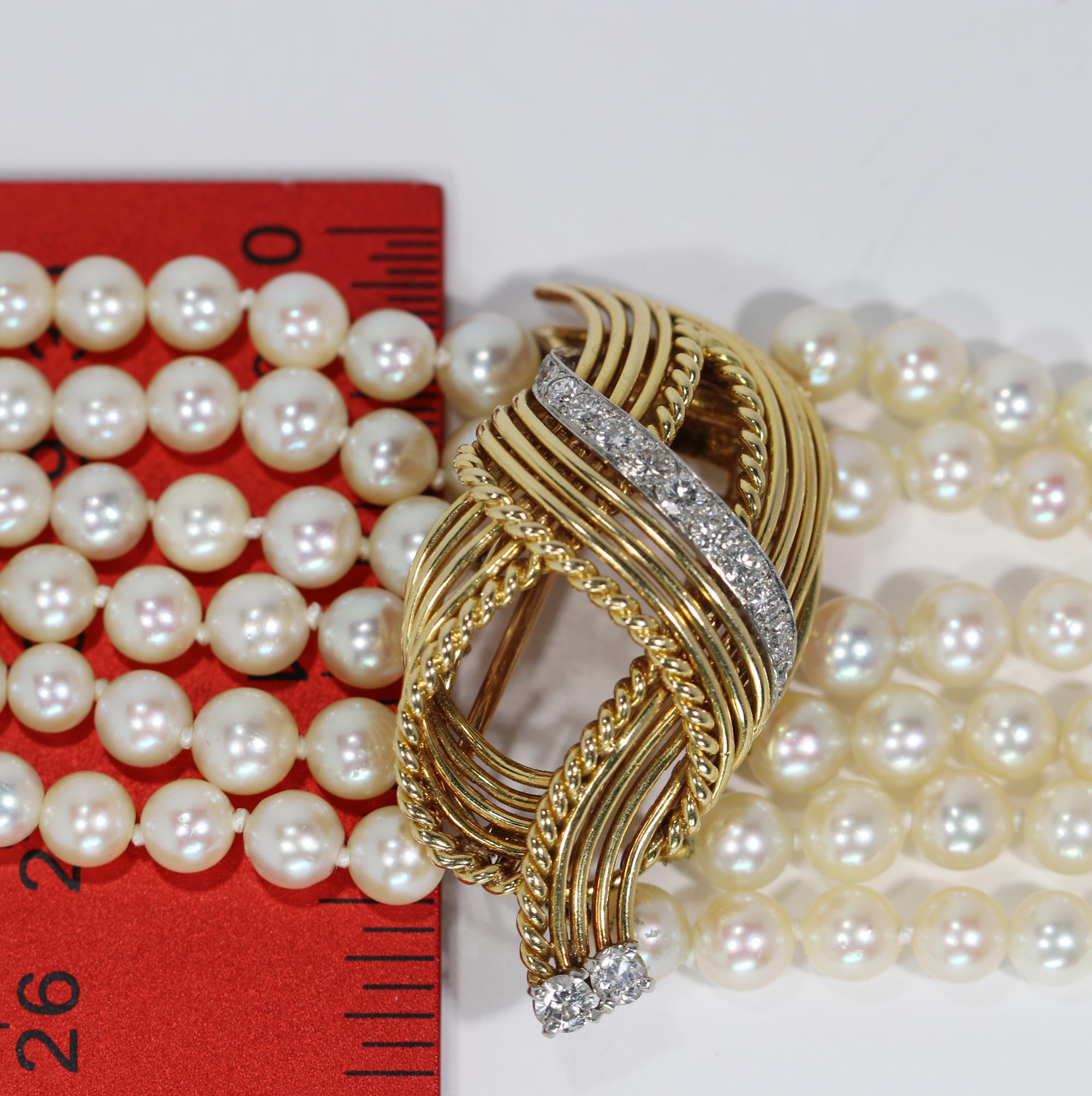 Classic French Cartier Pearl Bracelet with Removable Brooch and Diamonds 3