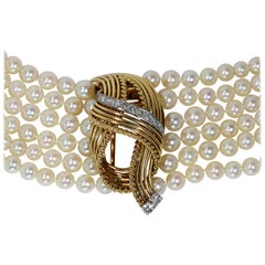 Classic French Cartier Pearl Bracelet with Removable Brooch and Diamonds