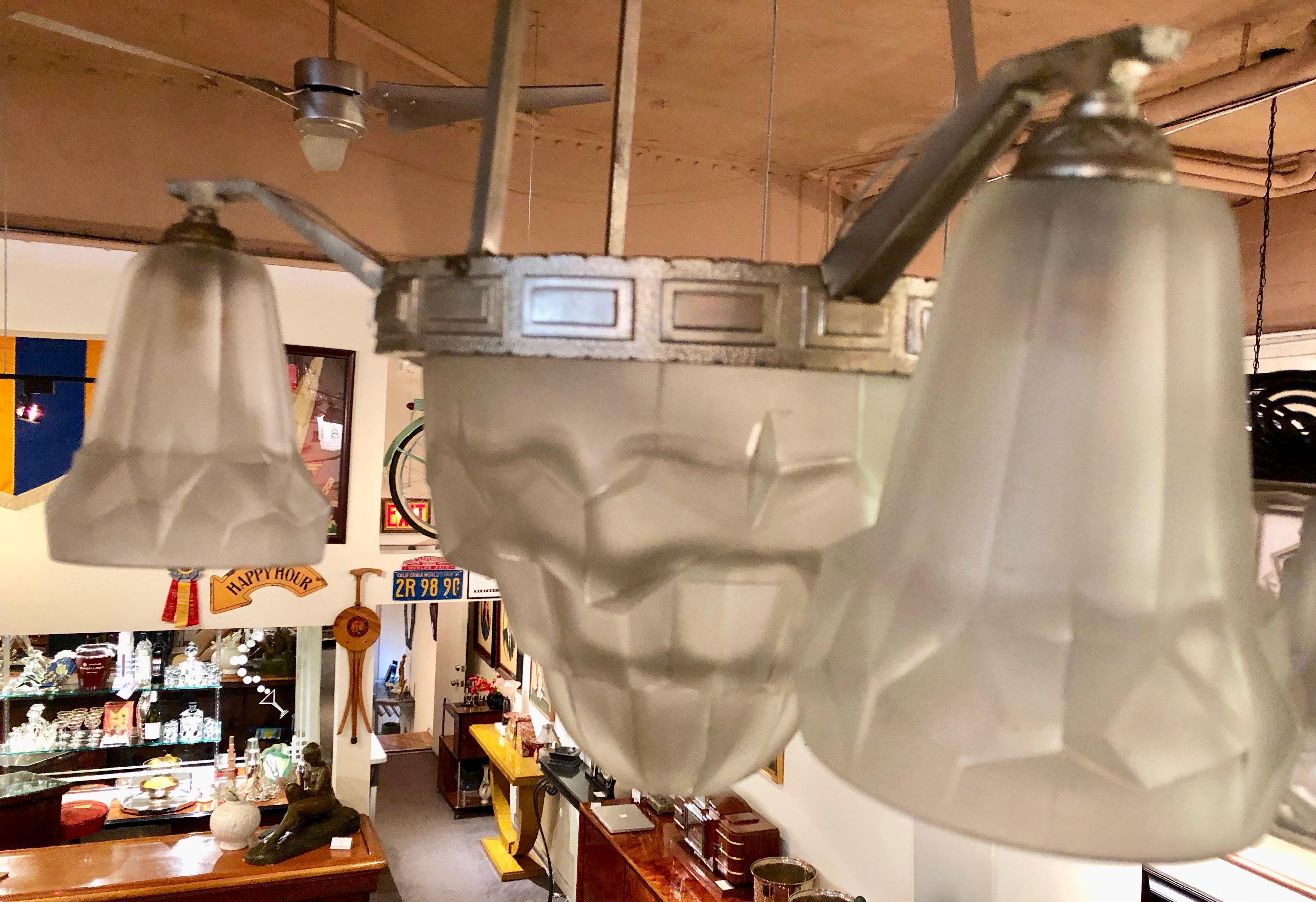 Classic French Degue Art Deco Chandelier with Tulip Glass In Good Condition In Oakland, CA