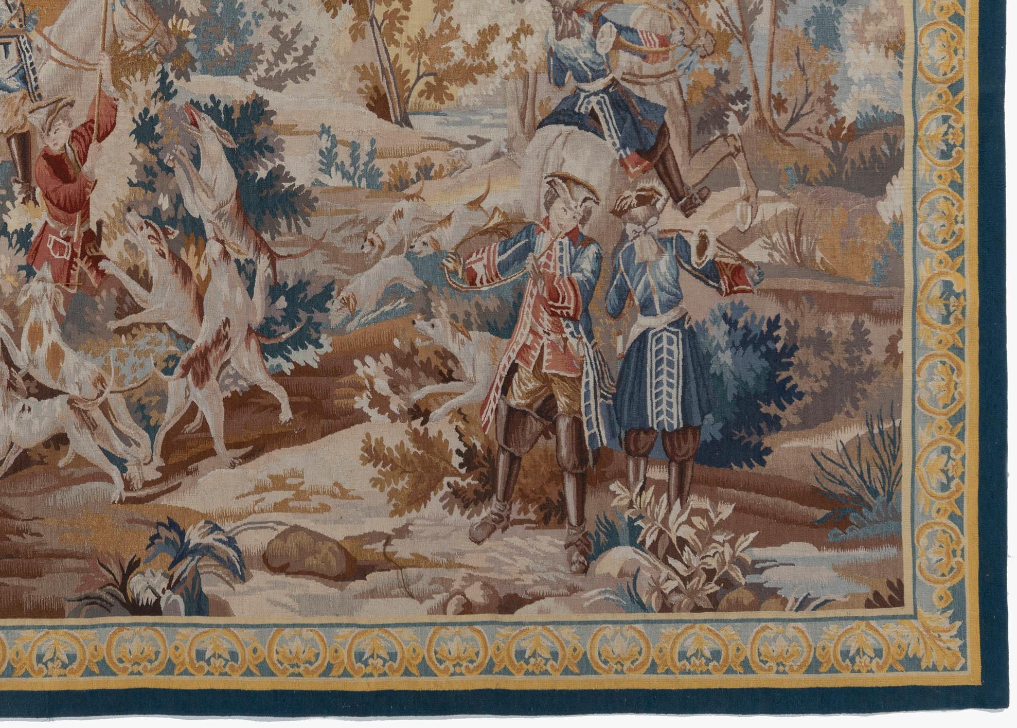 Arazzo classico francese con scena di caccia  7'1 x 5'5 In condizioni ottime in vendita a New York, NY