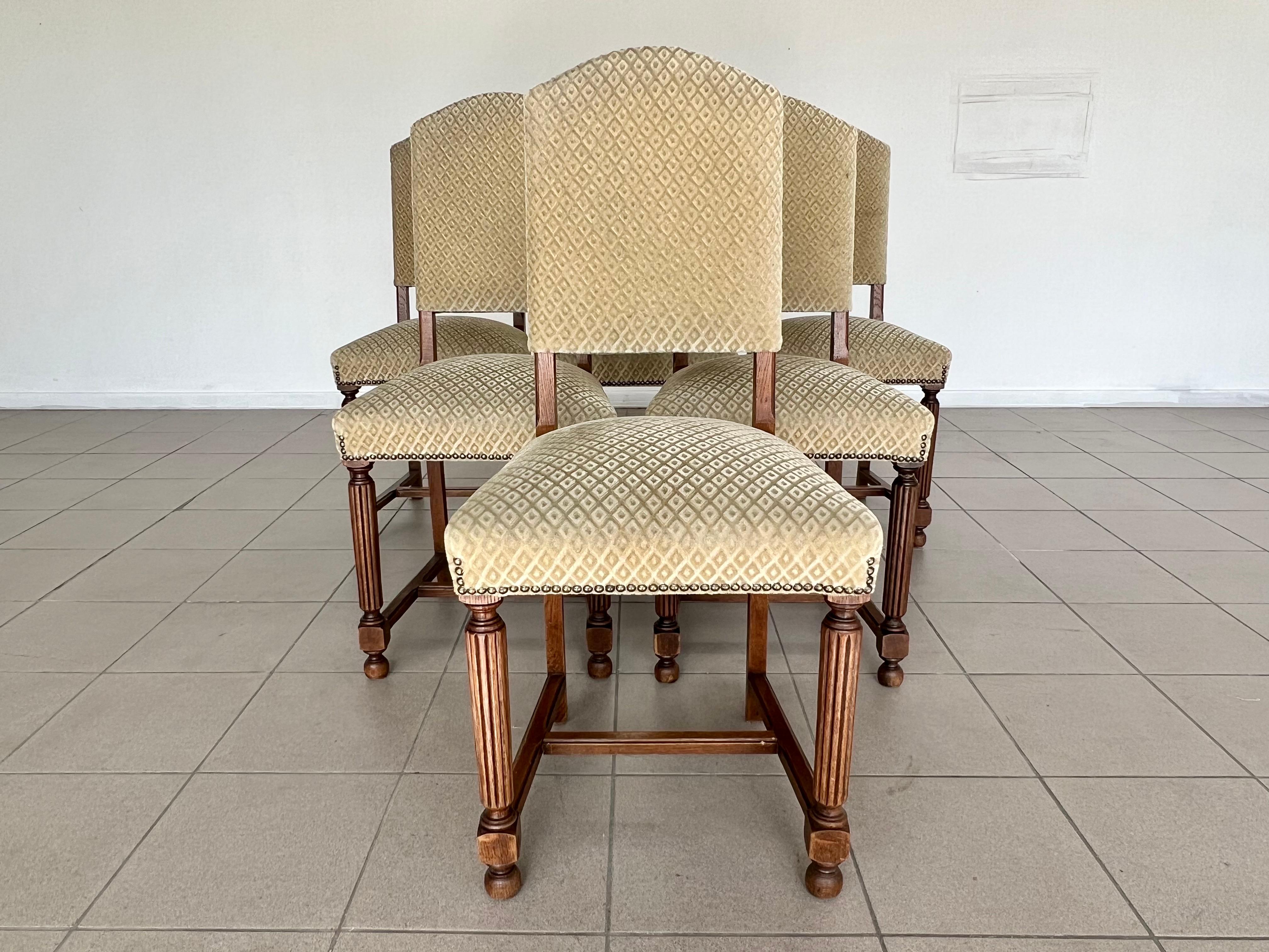 Chaises de salle à manger classiques de style Louis XIII - Lot de 6 en vente 2