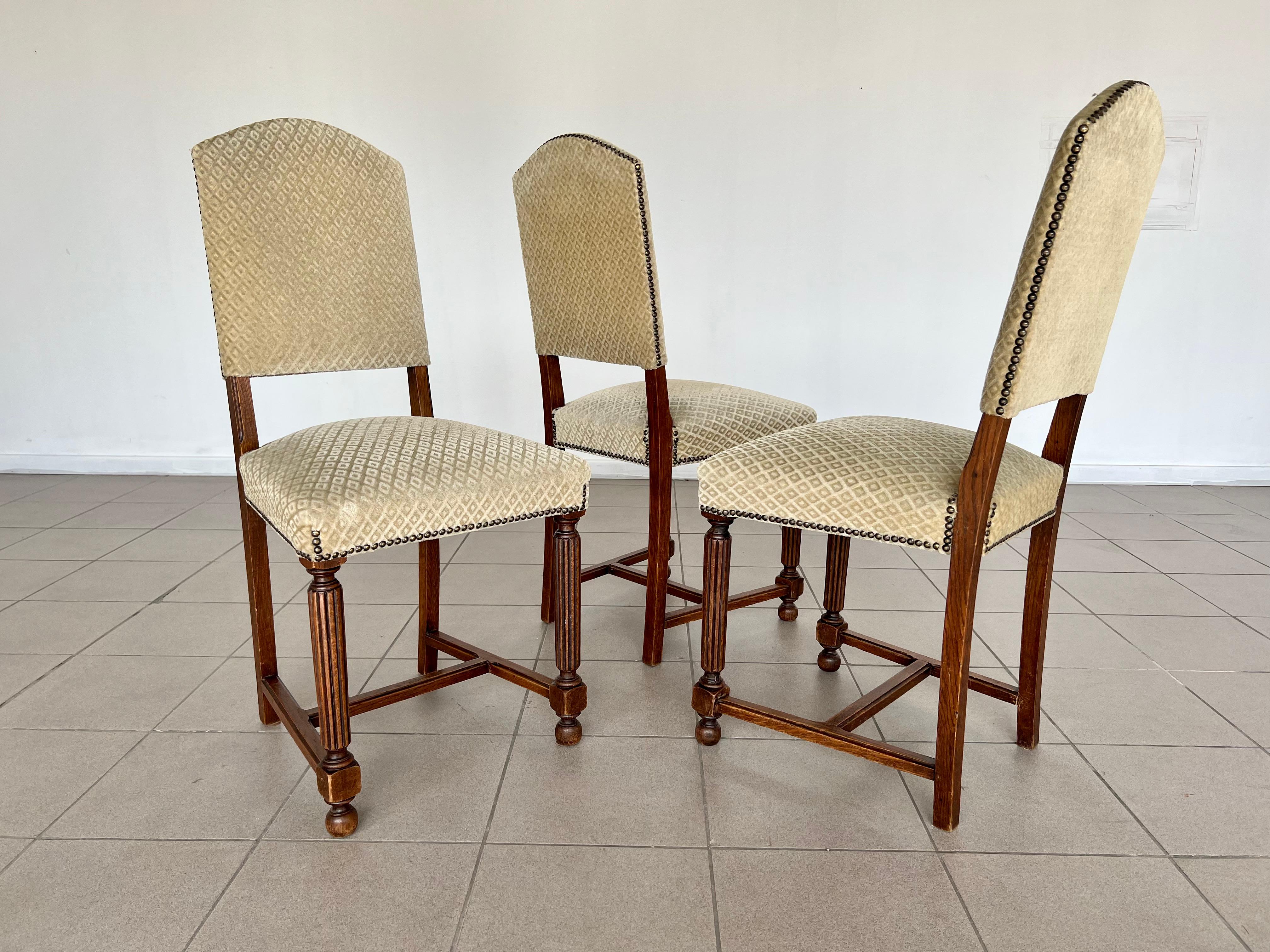 Classic French Louis XIII Styled Side Dining Chairs - Set of 6 For Sale 4
