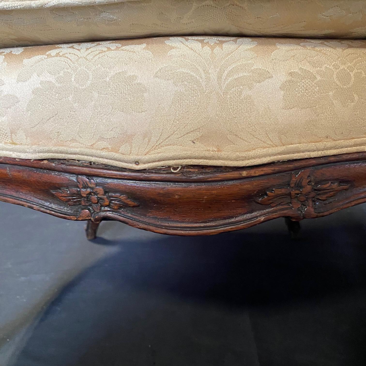 Classic French Louis XV Carved Walnut Bergere Club Chair im Angebot 4