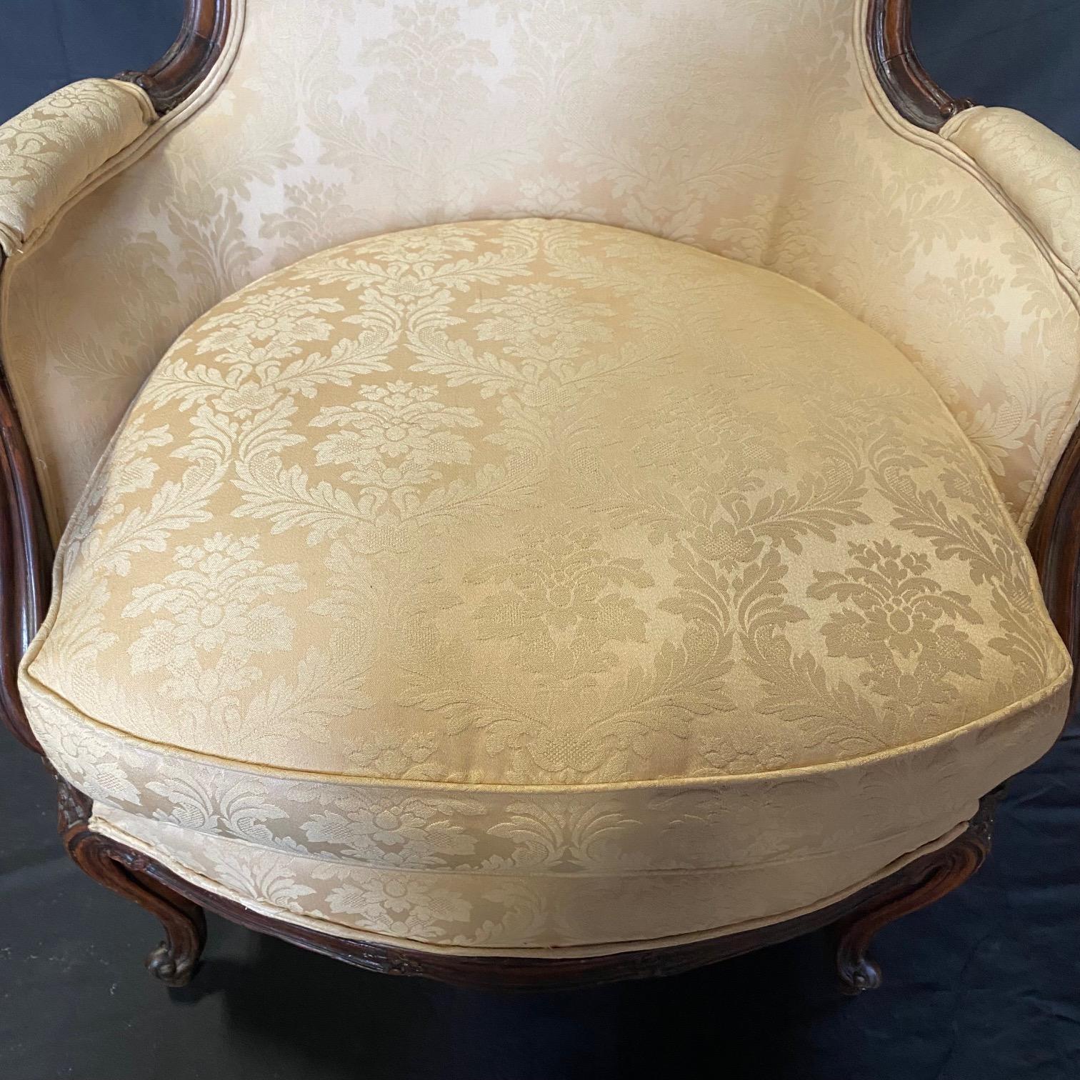 Classic French Louis XV Carved Walnut Bergere Club Chair im Angebot 2