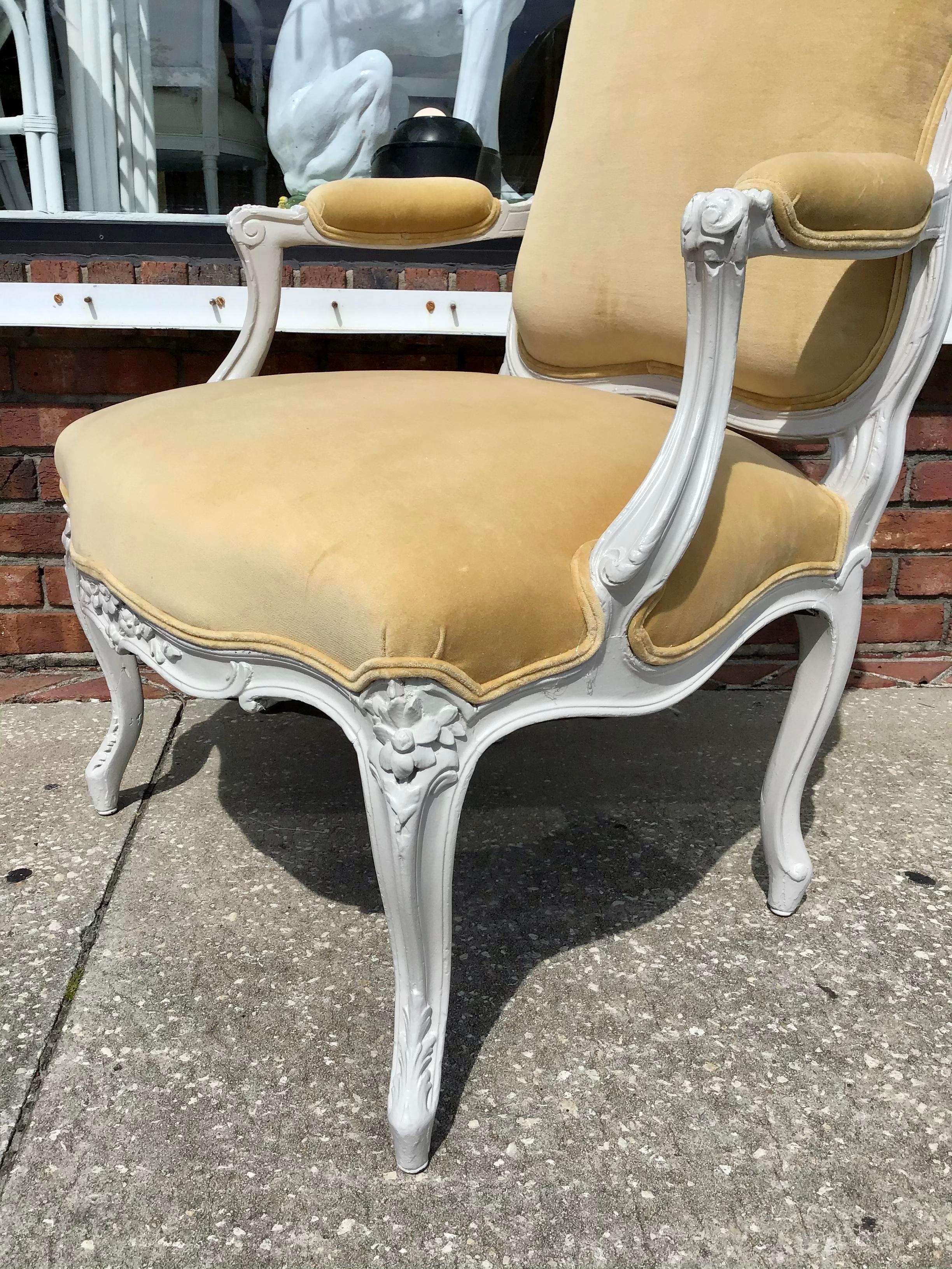 Classic French Louis XV Fauteuil Chair in New Gold Velvet Upholstery For Sale 2