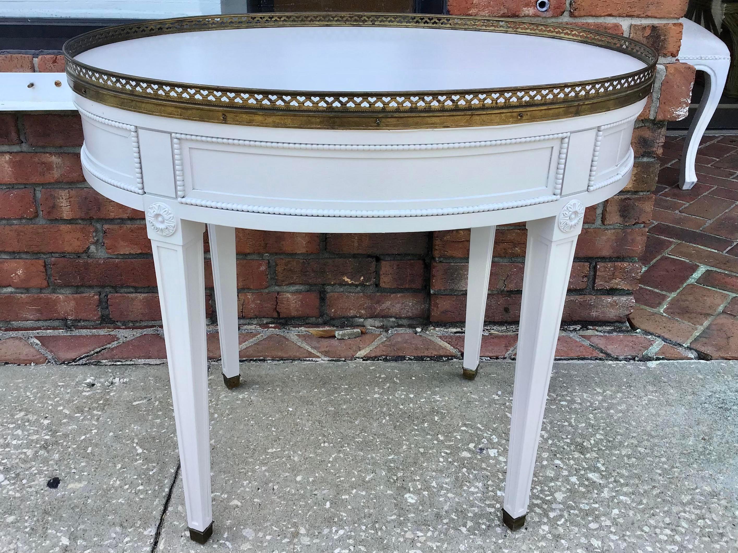 Classic French Louis XVI Oval Side Table with Drawer In Good Condition For Sale In Los Angeles, CA