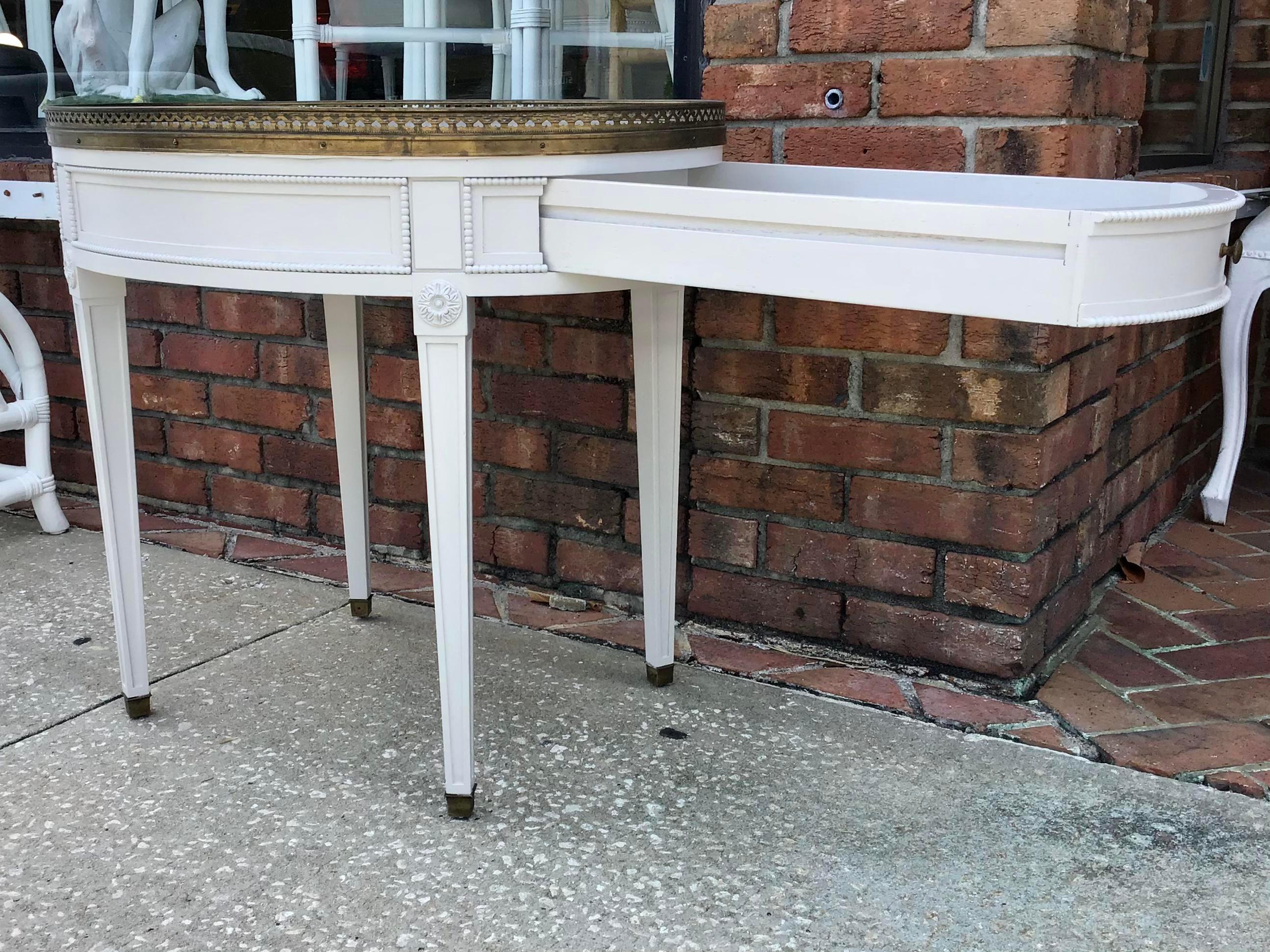 Classic French Louis XVI Oval Side Table with Drawer For Sale 2