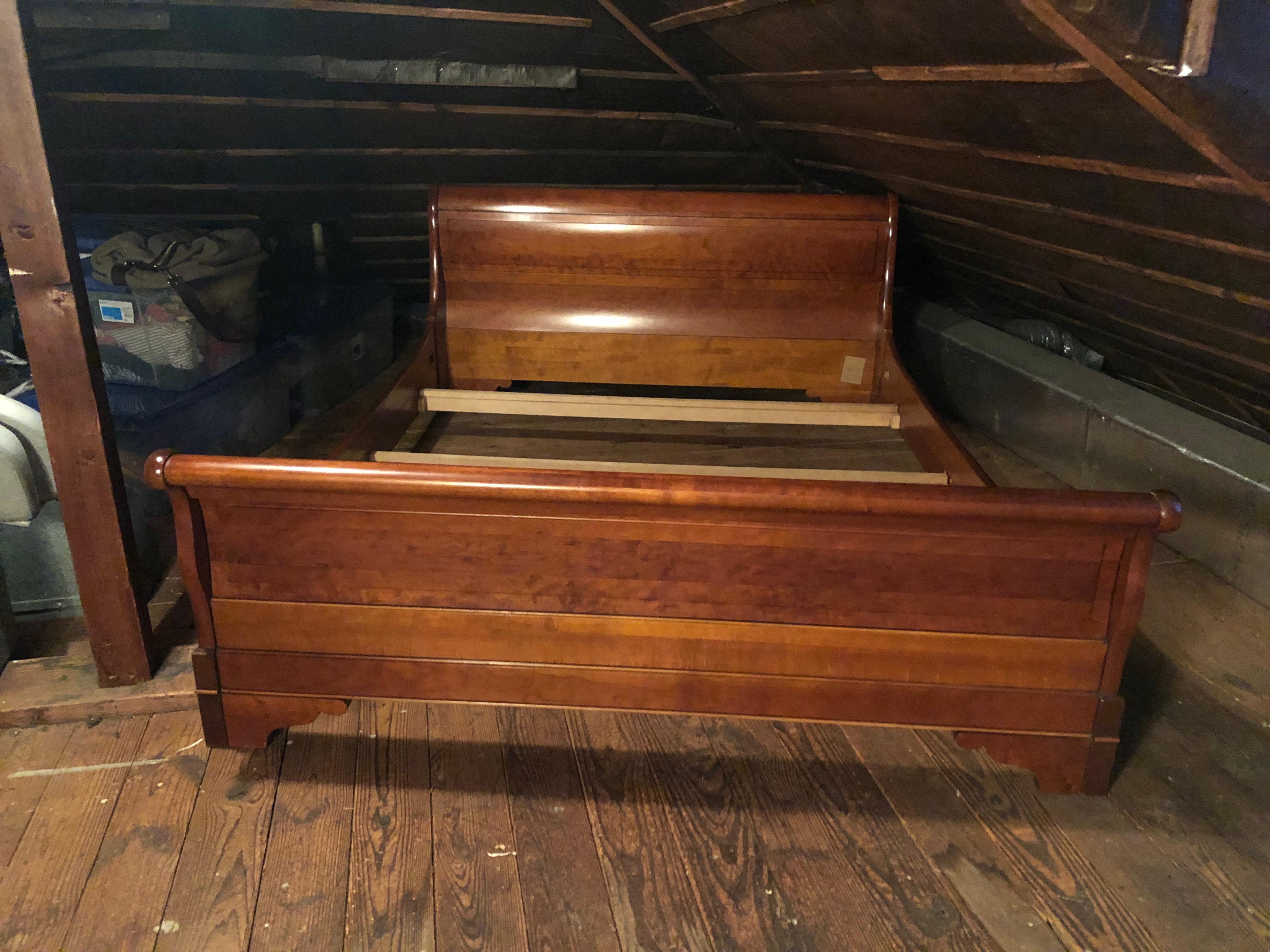 Classic French Queen Sized Sleigh Bed In Good Condition In Hopewell, NJ