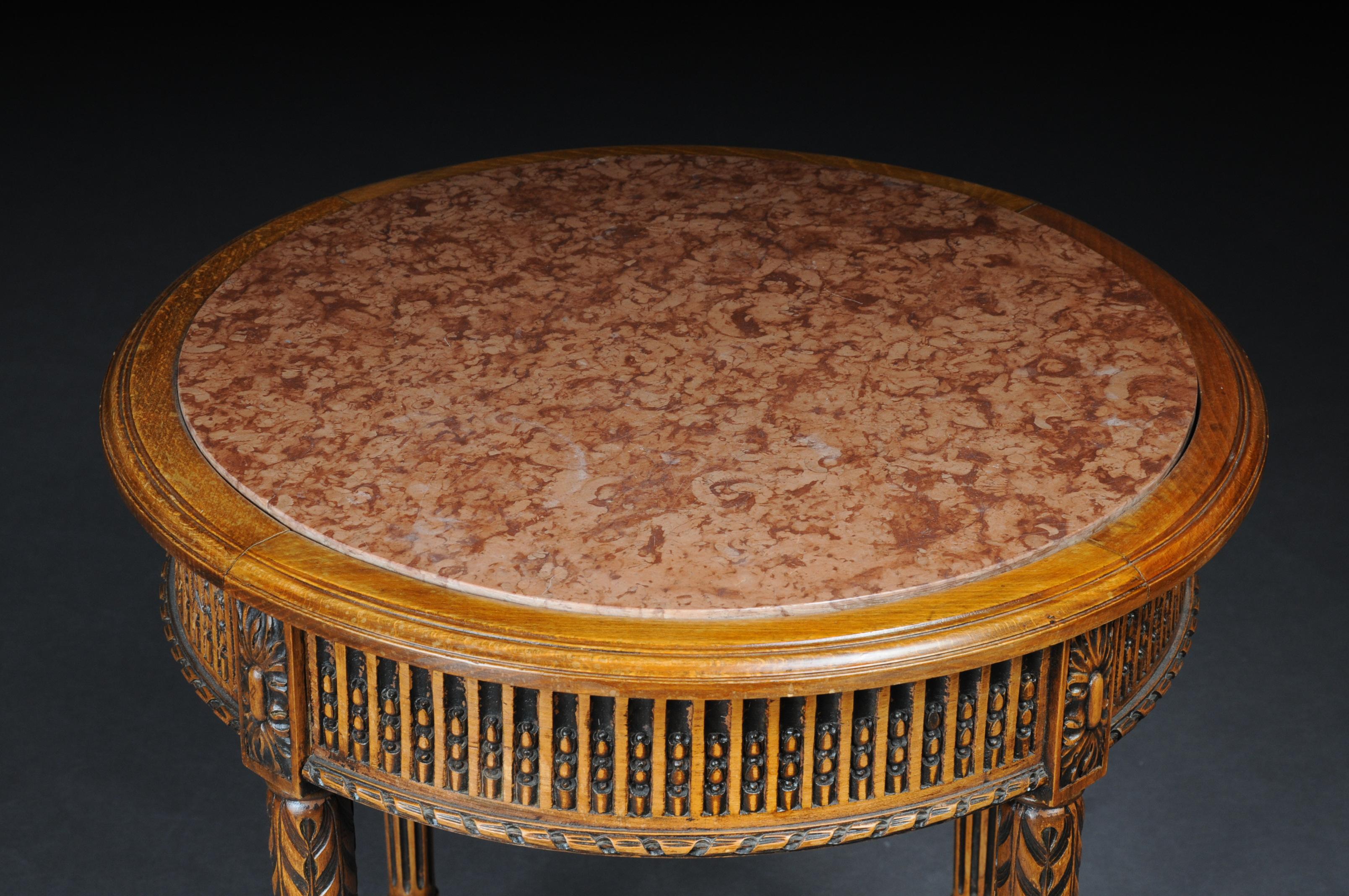 Table d'appoint française classique de style Louis XVI en bois de hêtre Bon état - En vente à Berlin, DE