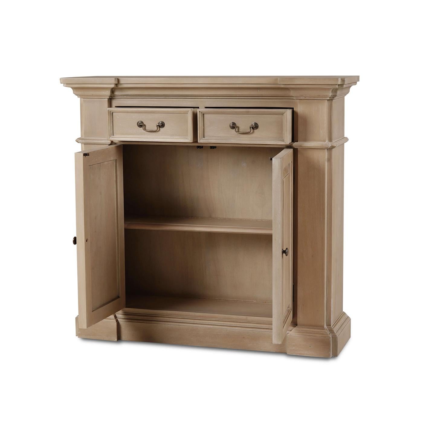 Stile provenzale Credenza classica francese di piccole dimensioni in vendita