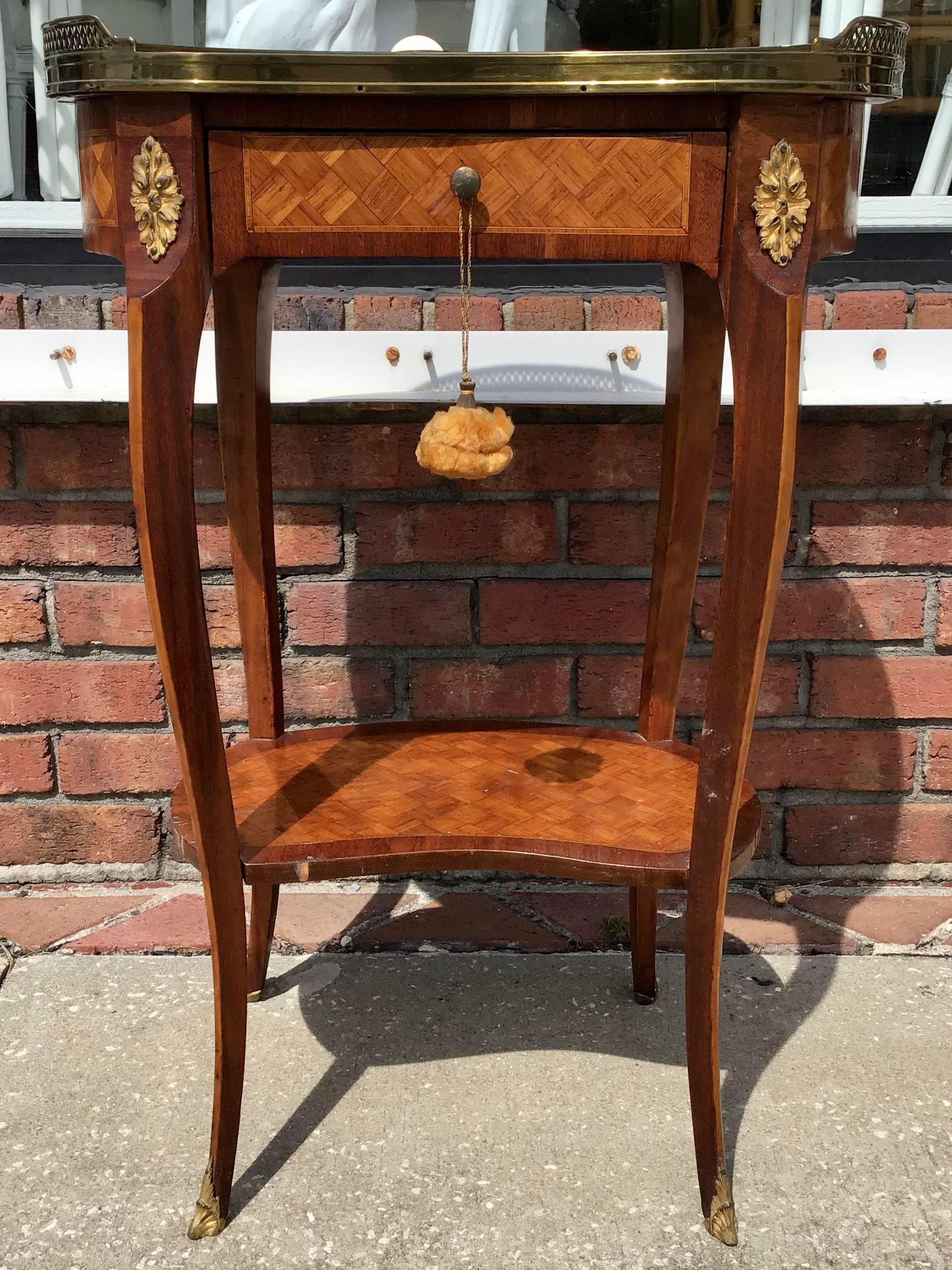 Gorgeous 18th century French transition side table with marble top. Beautiful marquetry details and bronze ormolu.