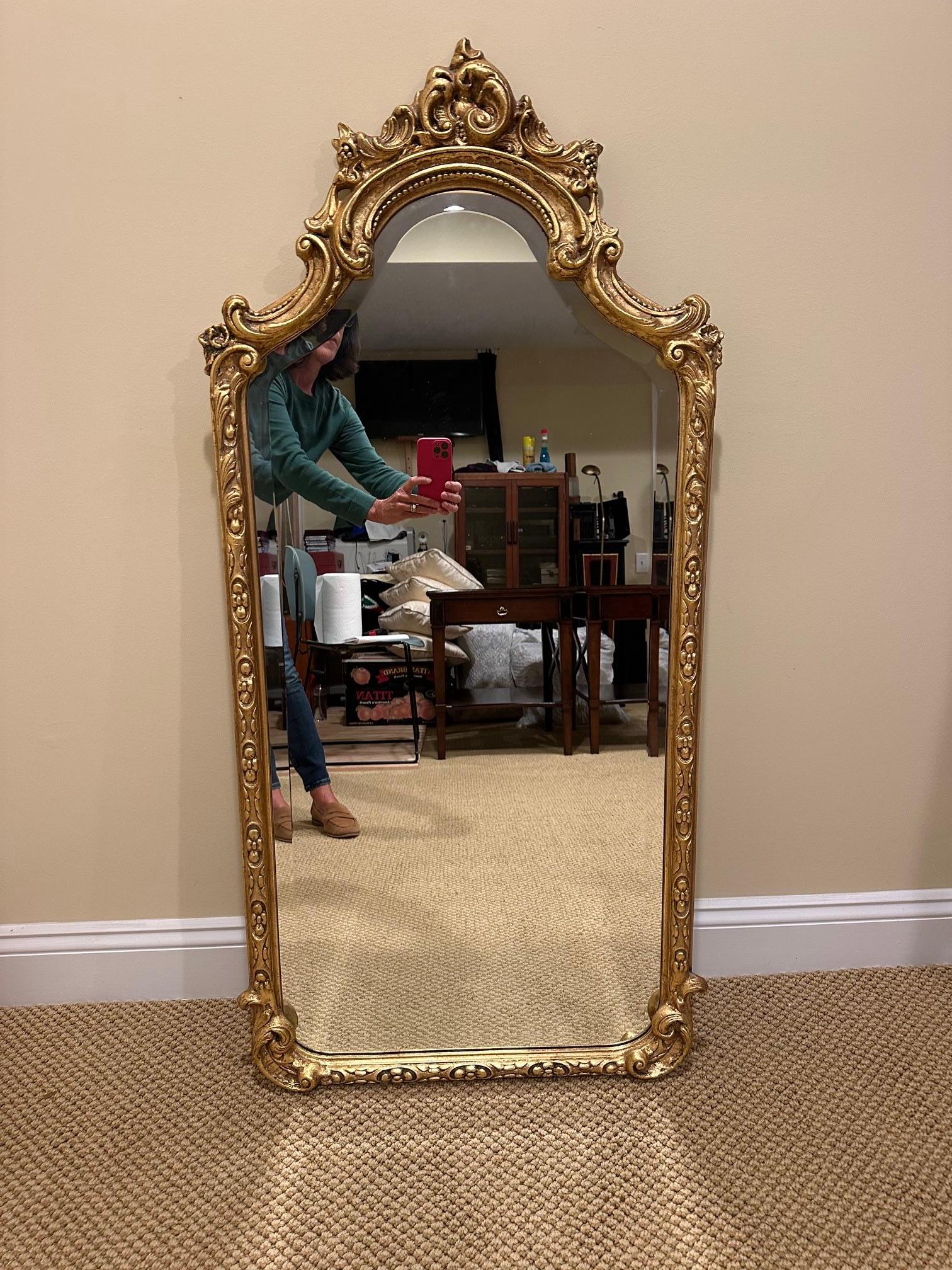 Miroir classique de style français de Friedman Brothers en vente 2
