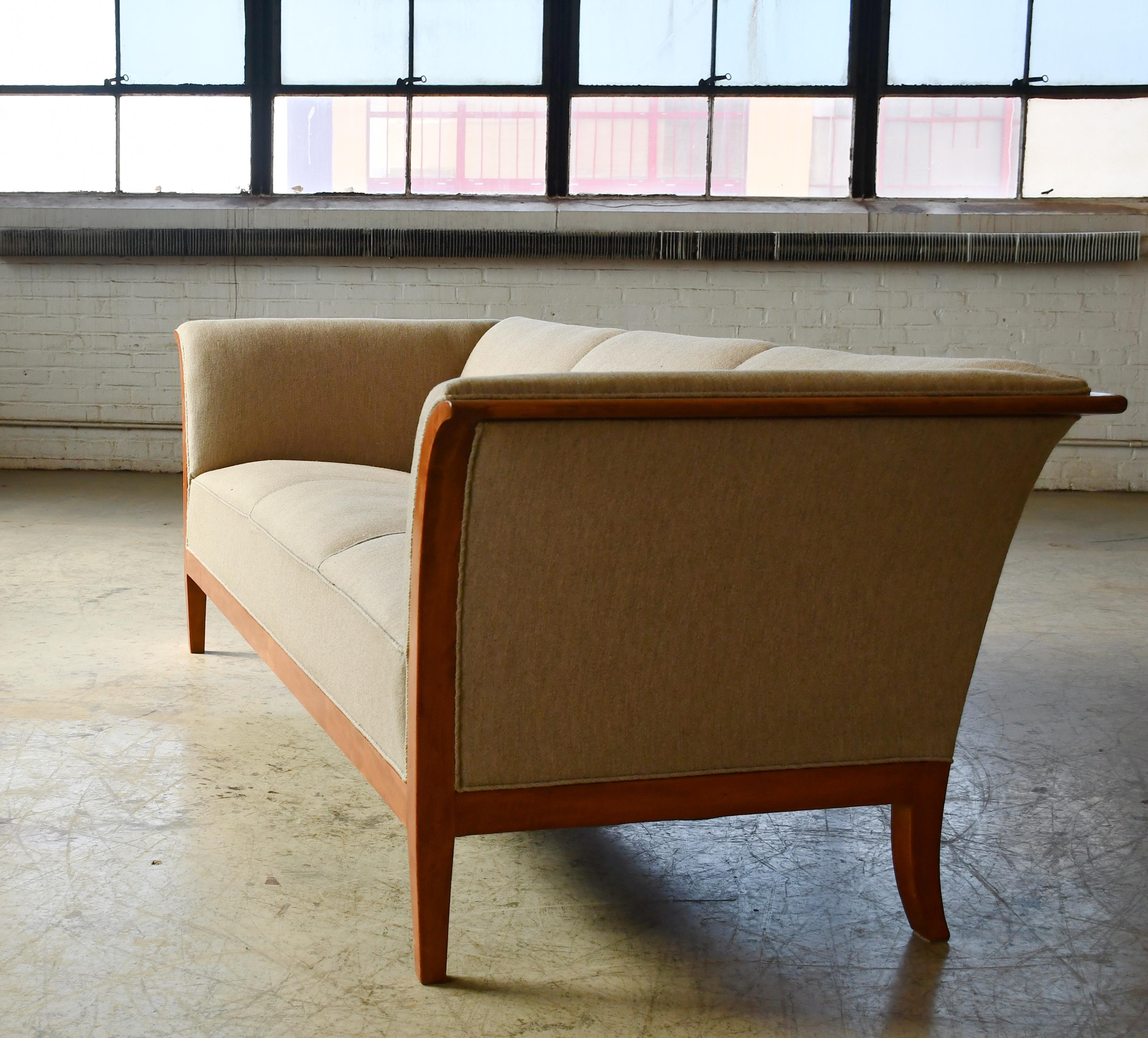 Classic Frits Henningsen Sofa in Cuban Mahogany Danish Midcentury DN In Good Condition In Bridgeport, CT