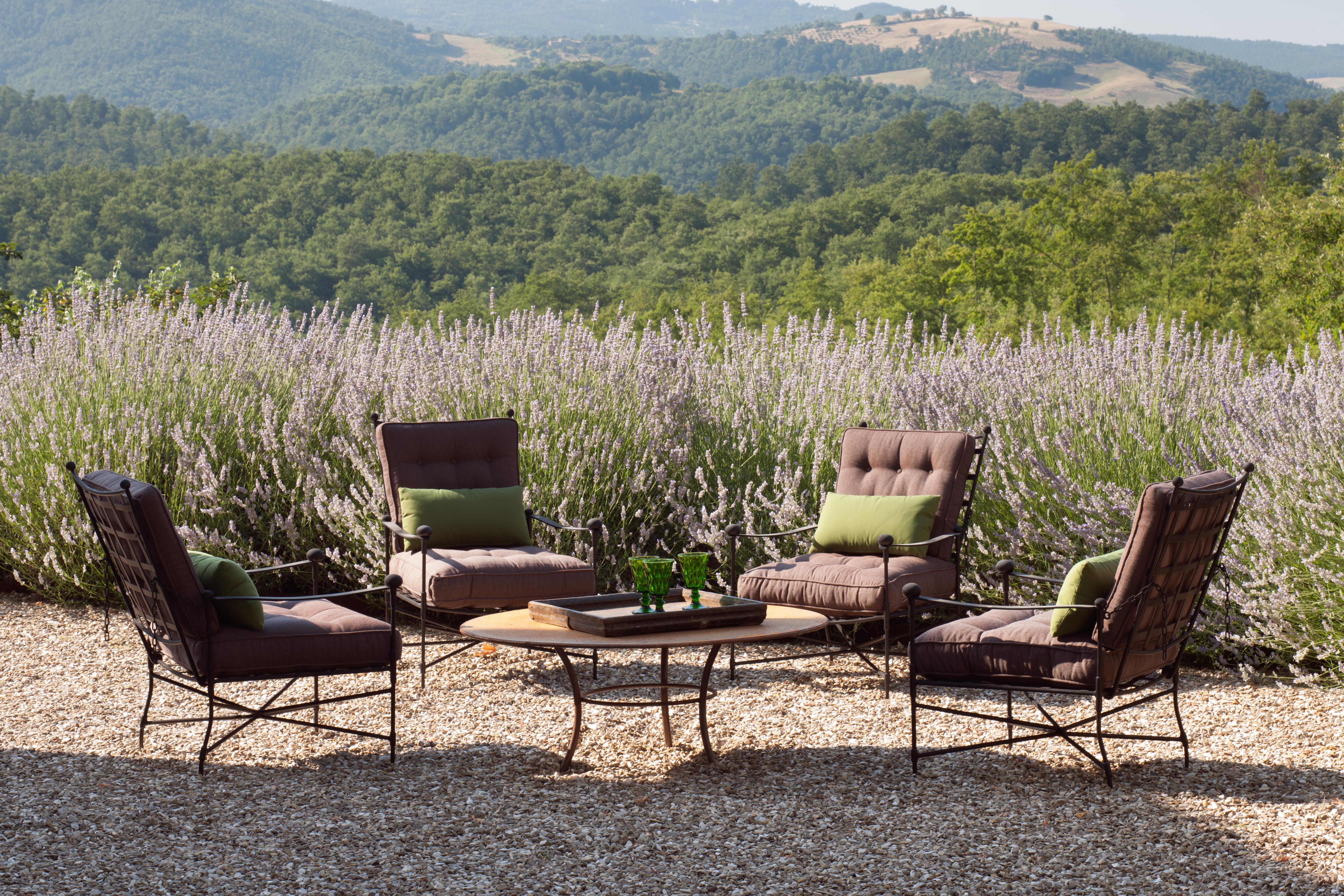 italien Fauteuil de jardin classique - Fauteuil à structure en acier classique avec coussins boutonnés en vente
