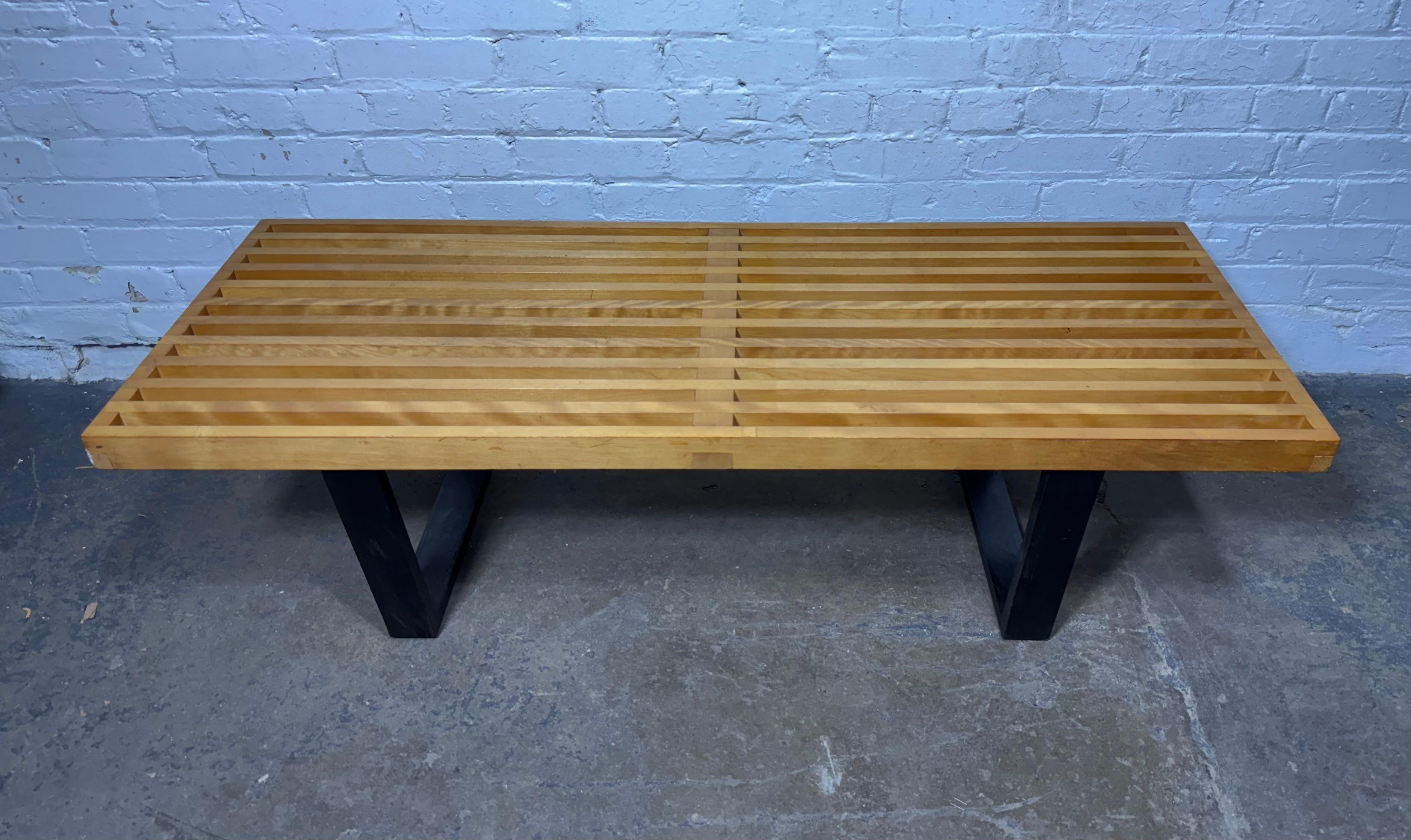 Banco clásico de tablillas George Nelson / Herman Miller Model No. 4690 -.Años 60 Lacado en venta