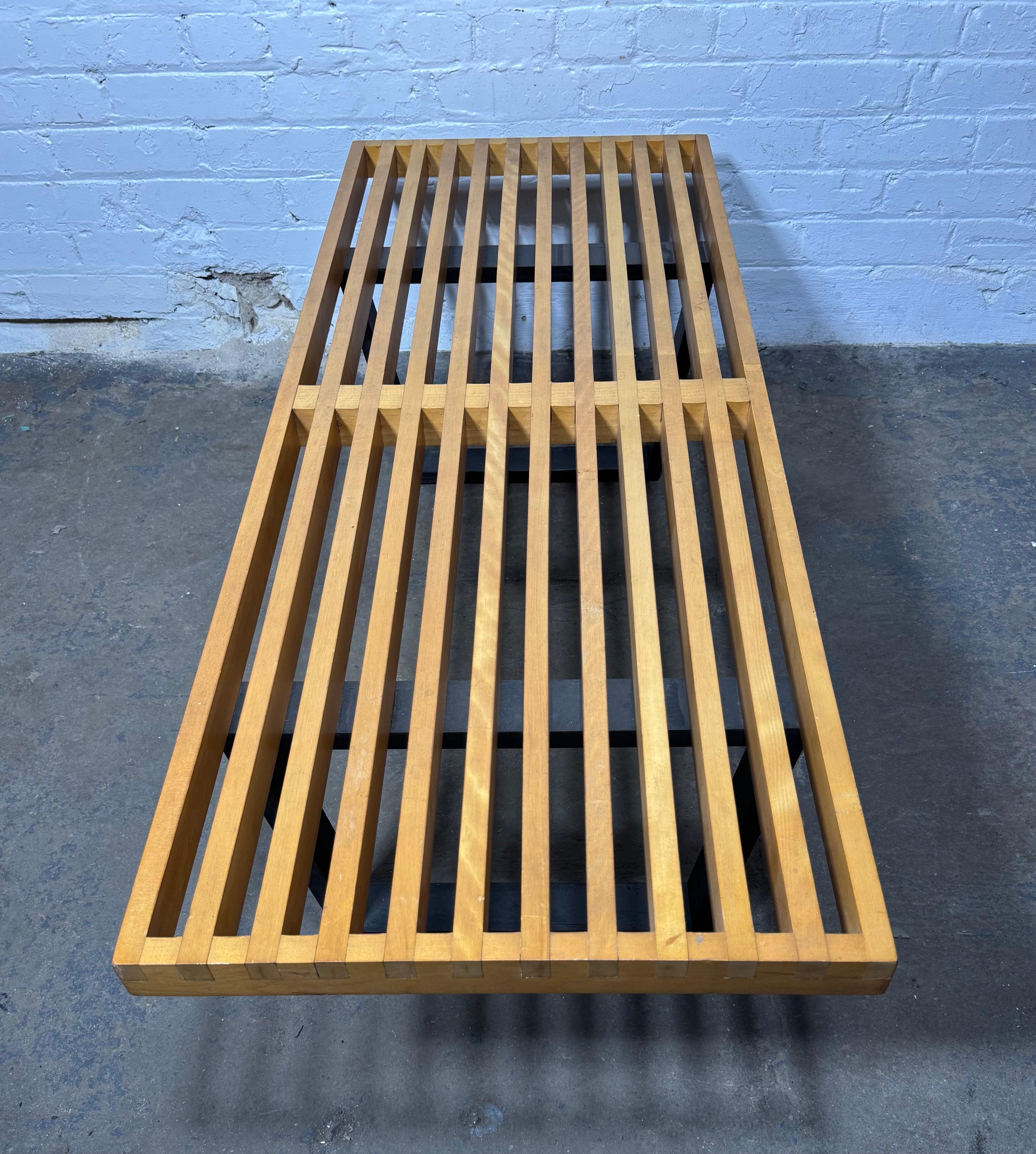 Banco clásico de tablillas George Nelson / Herman Miller Model No. 4690 -.Años 60 mediados del siglo XX en venta