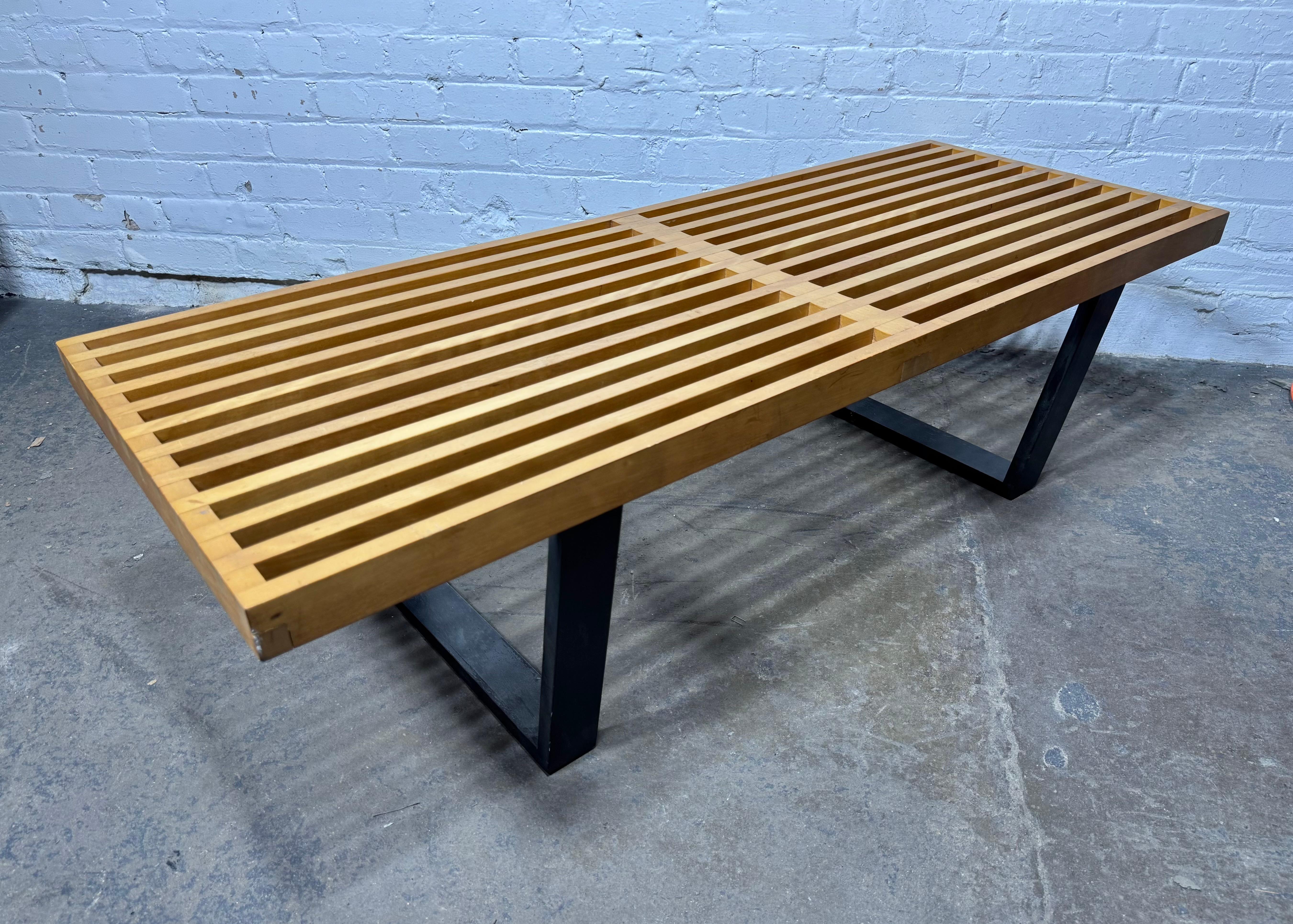 Banco clásico de tablillas George Nelson / Herman Miller Model No. 4690 -.Años 60 Madera en venta