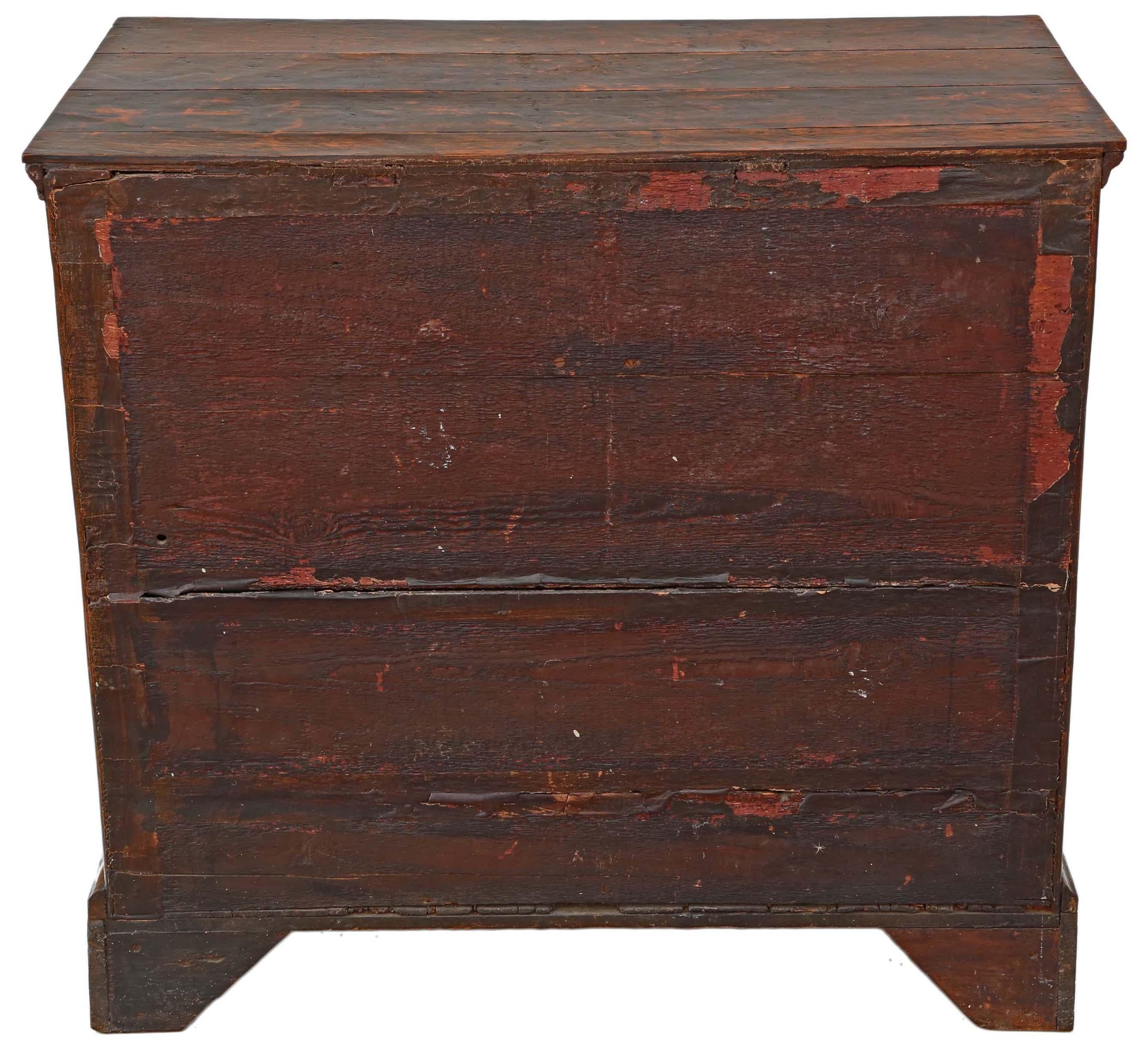 Classic Georgian Chest of Drawers in Walnut and Oak with Crossbanding For Sale 6