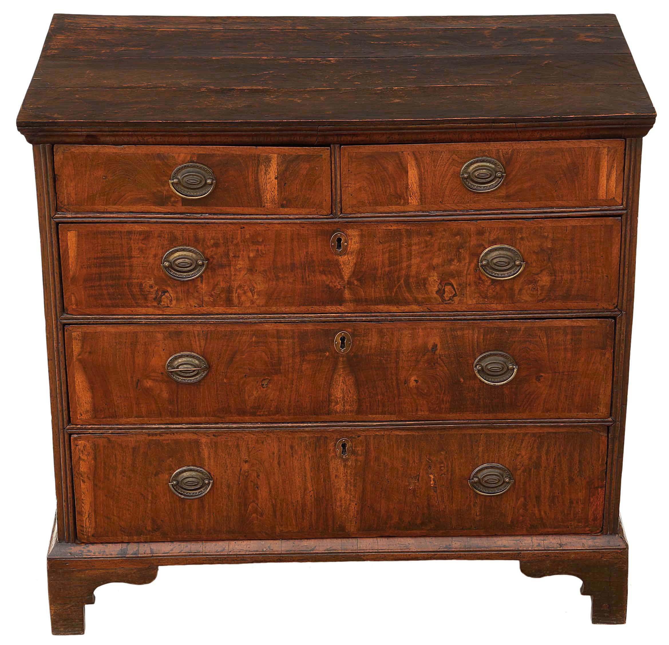 Antique Georgian chest of drawers: 18th Century and later, crossbanded walnut and oak.

Immerse yourself in the timeless allure of this exquisite antique chest of drawers, originating from the Georgian era and dating back to the 18th century.