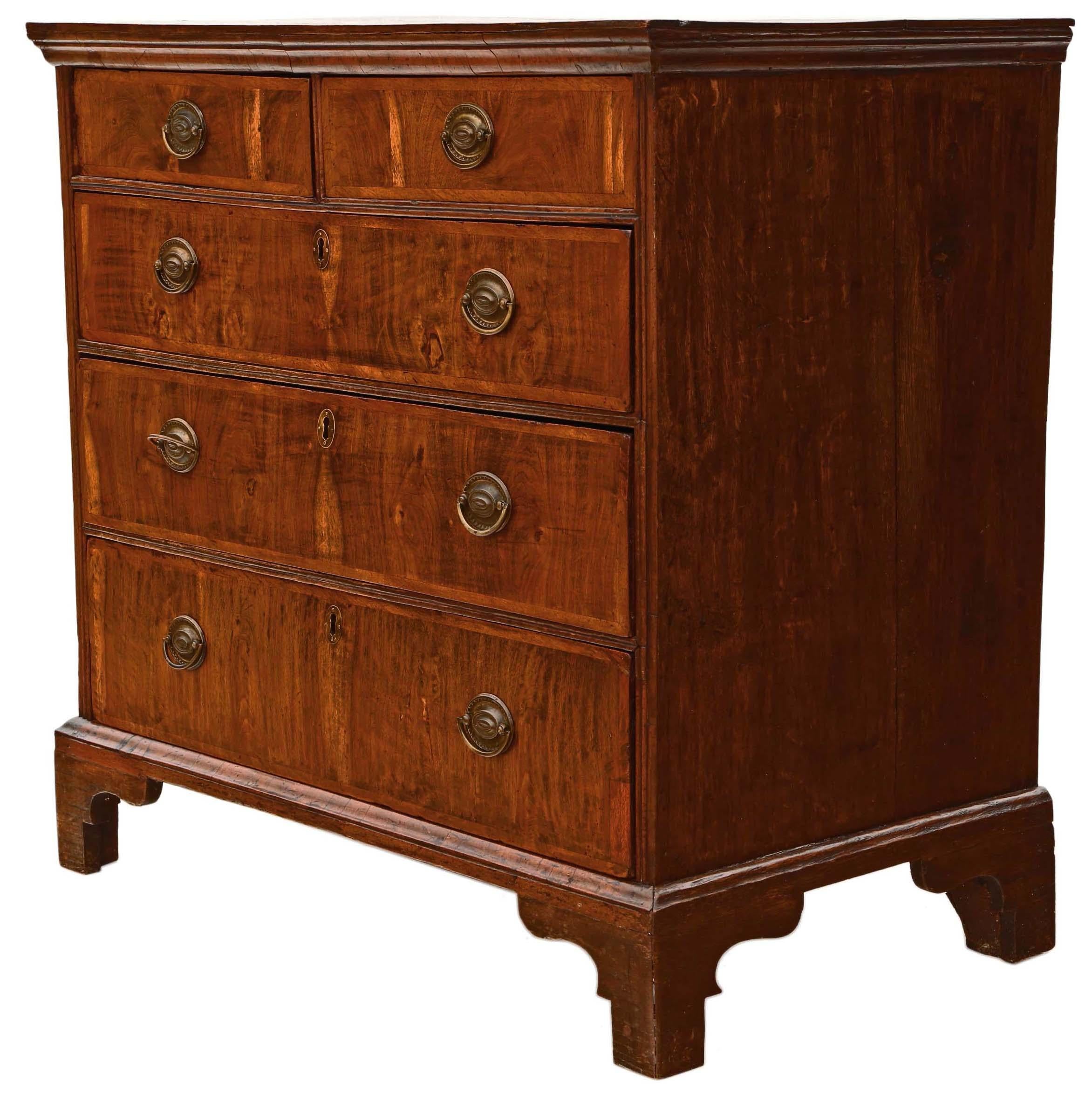 Classic Georgian Chest of Drawers in Walnut and Oak with Crossbanding For Sale 3