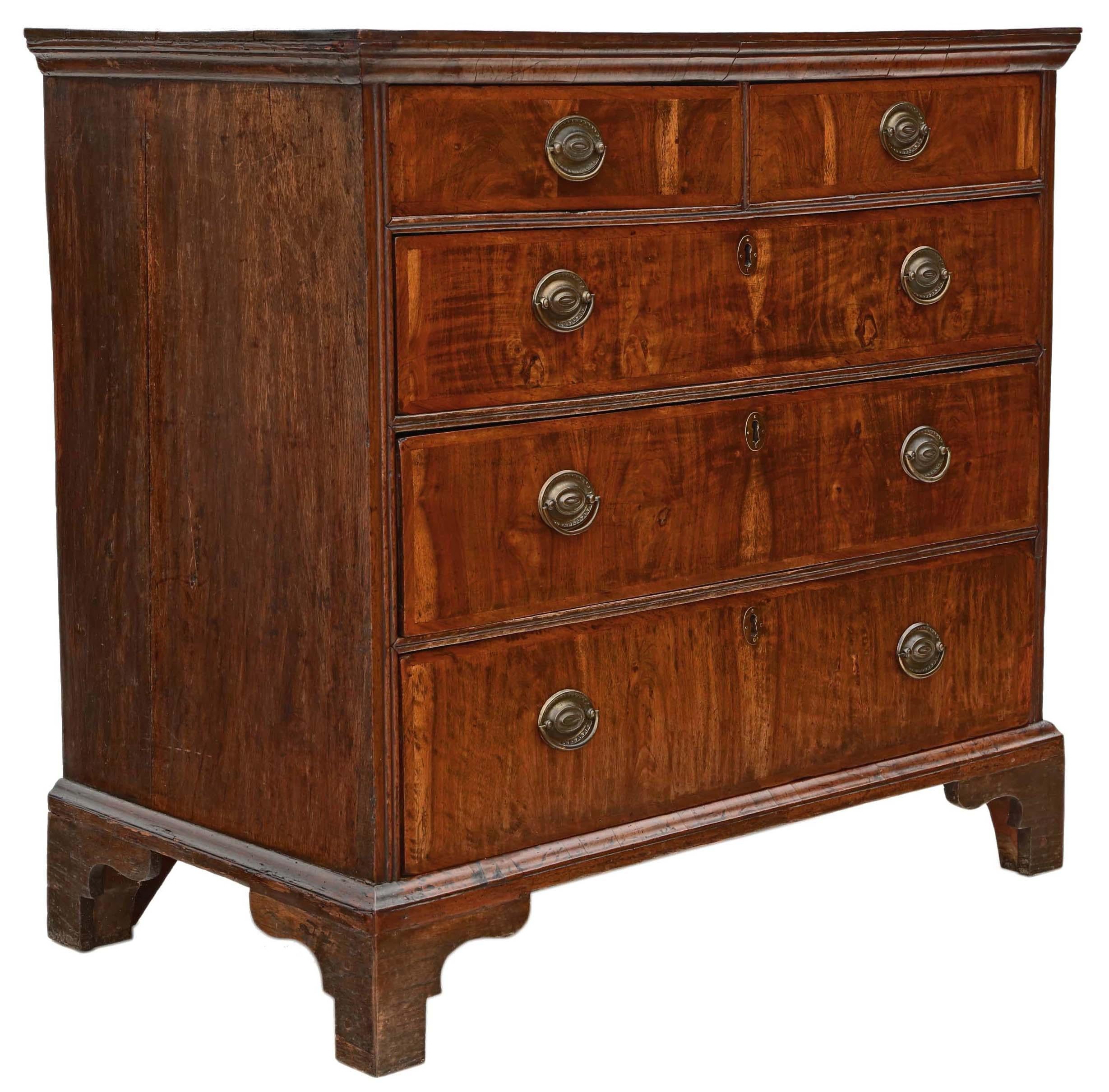 Classic Georgian Chest of Drawers in Walnut and Oak with Crossbanding For Sale 4