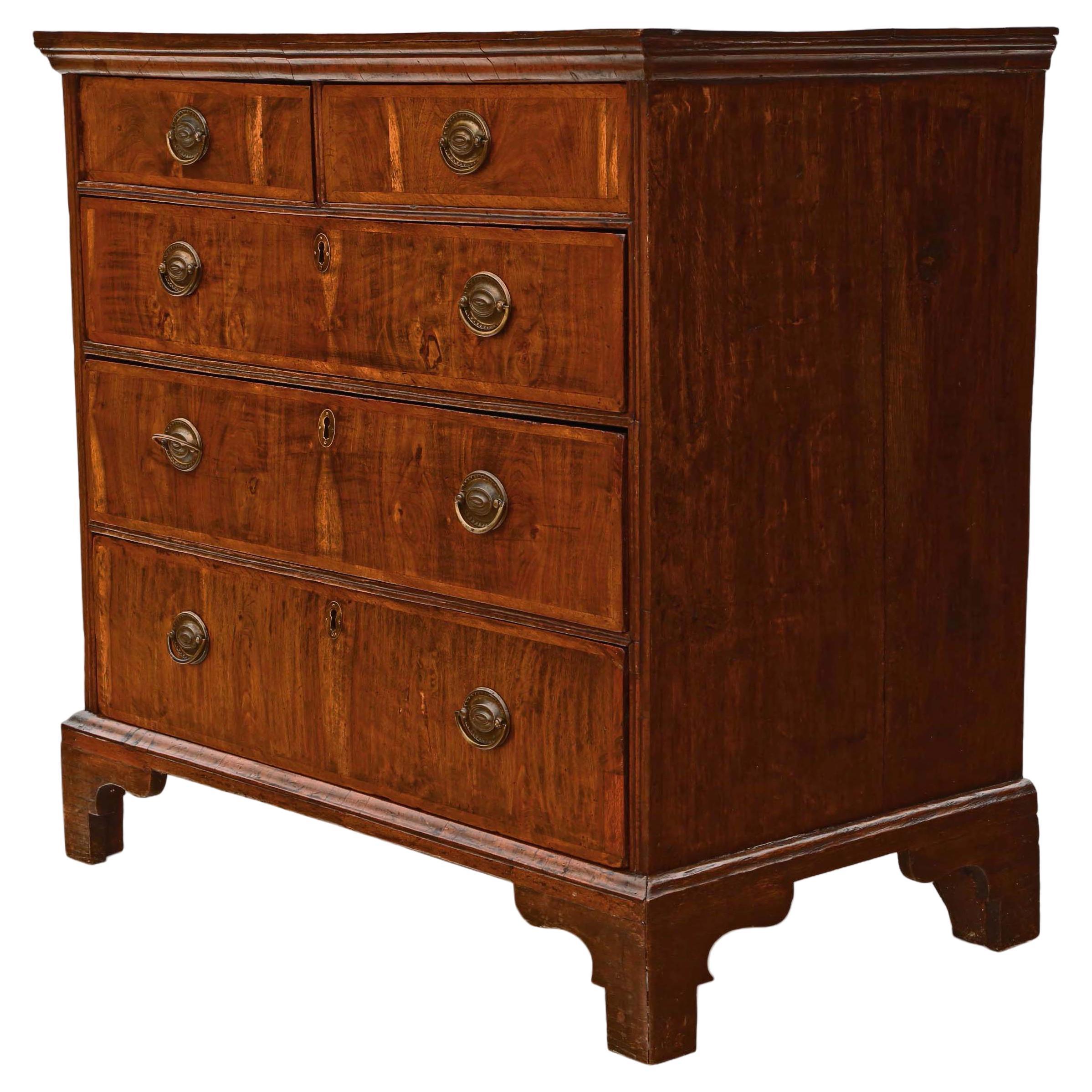 Classic Georgian Chest of Drawers in Walnut and Oak with Crossbanding For Sale