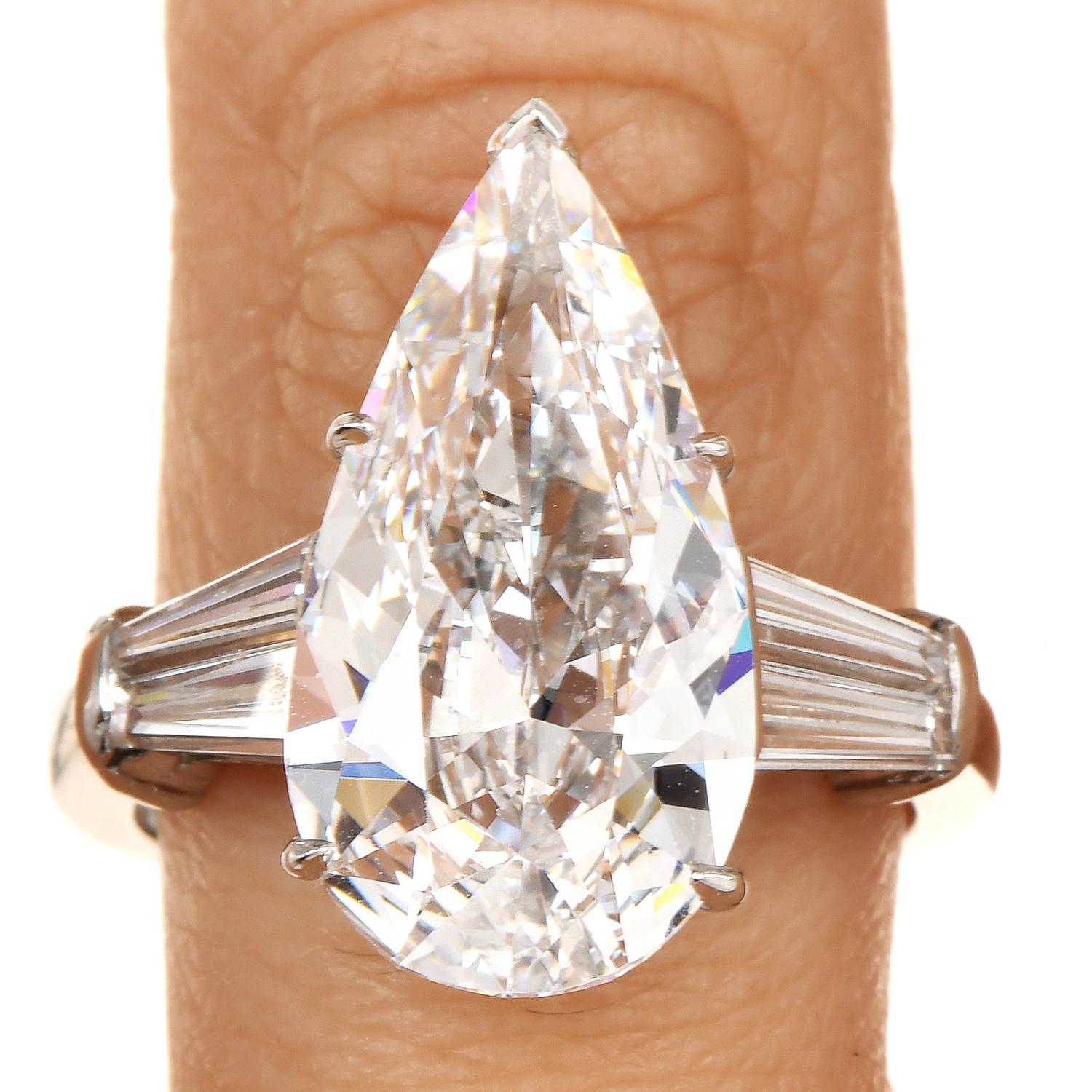 Klassischer GIA 6,16 Karat D-VS1 Diamant-Verlobungsring in Birnenform (Tropfenschliff) im Angebot