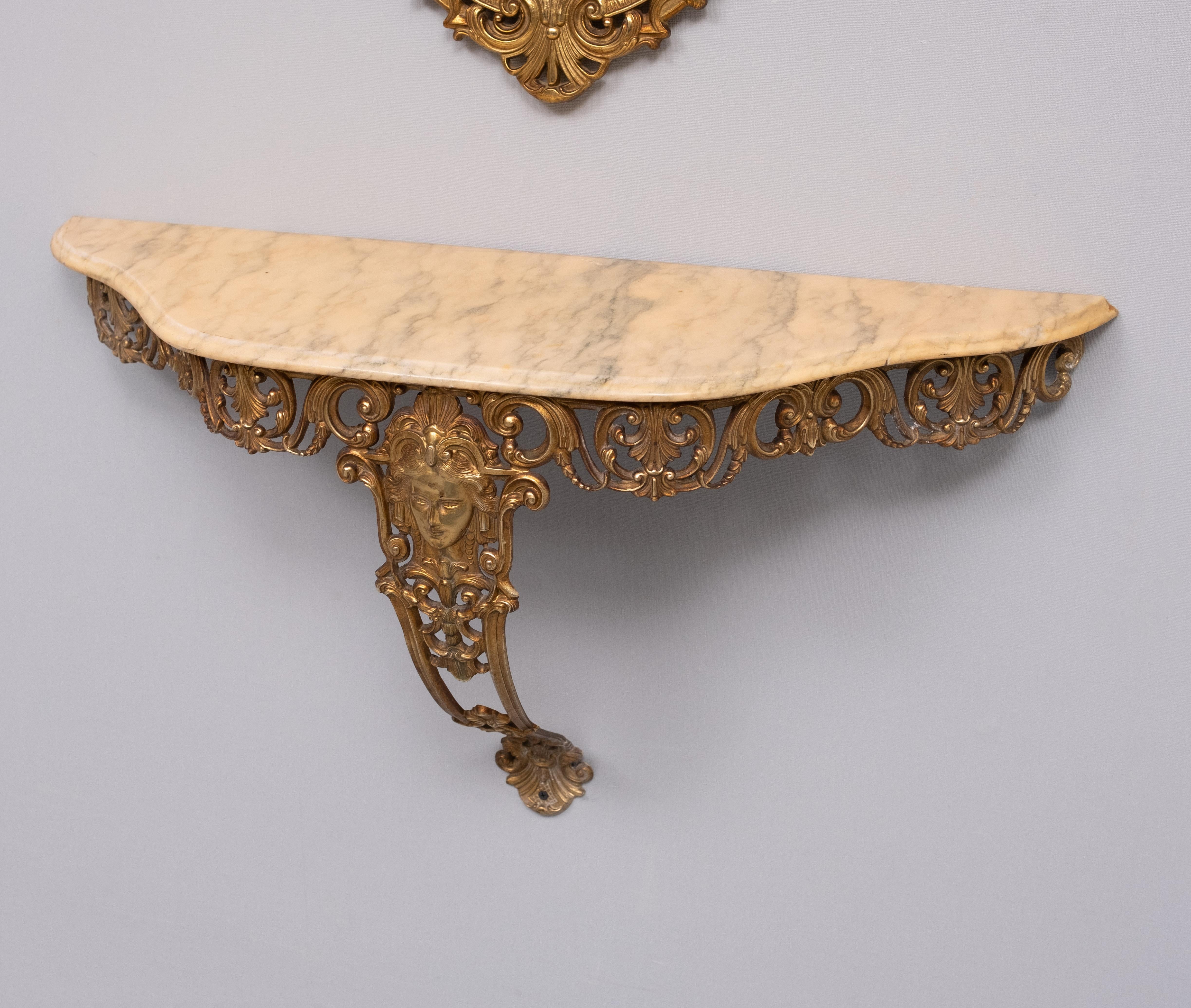 Milieu du XXe siècle Console classique en laiton doré avec miroir ovale  Années 1950 Italie en vente