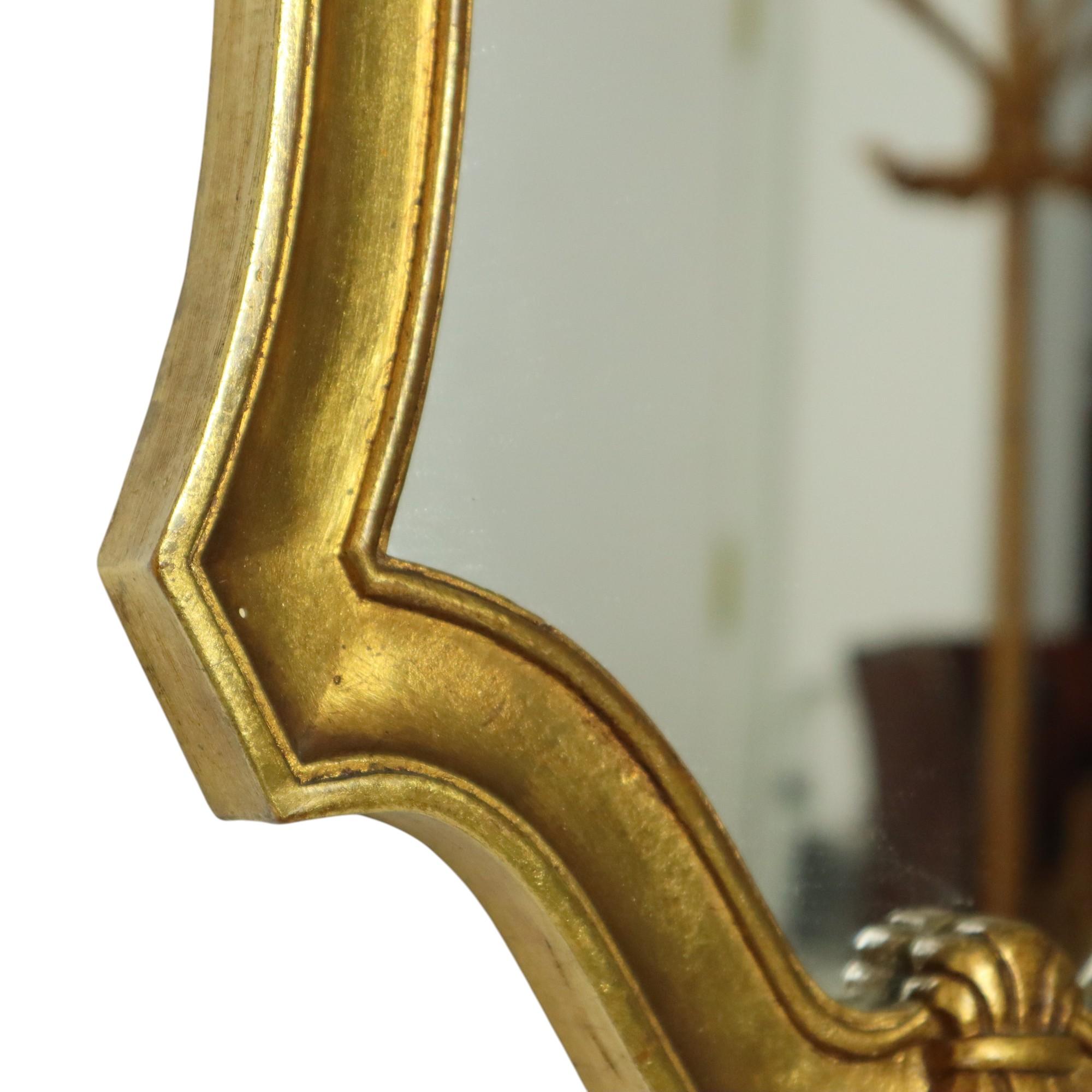Espejo Clásico Dorado Crestado Estilo Barroco Años Sesenta 61cm en venta 7