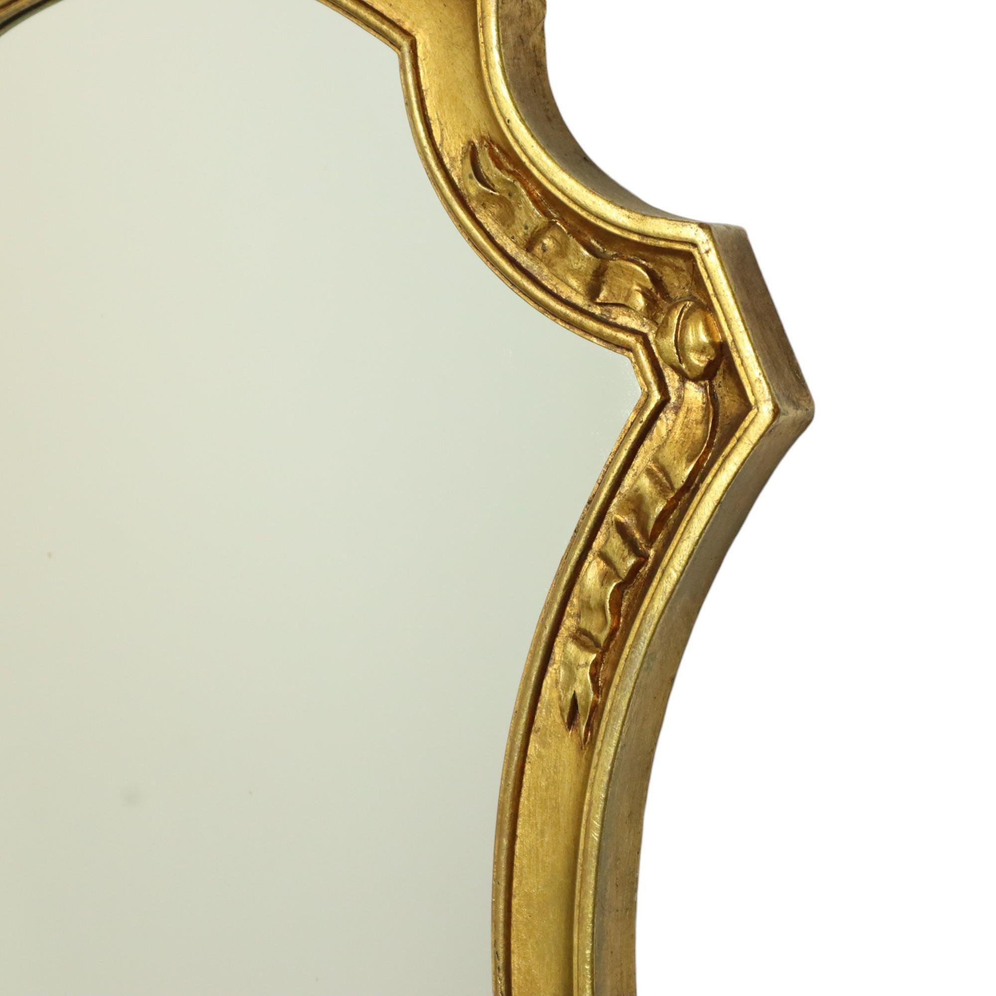 Espejo Clásico Dorado Crestado Estilo Barroco Años Sesenta 61cm mediados del siglo XX en venta