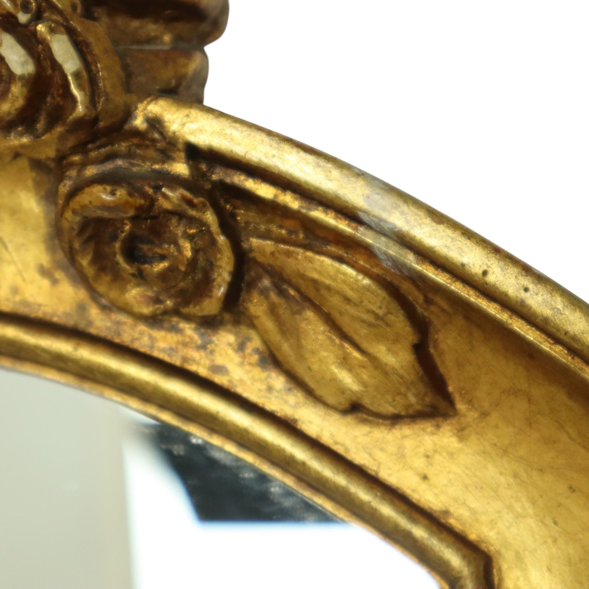 Espejo Clásico Dorado Crestado Estilo Barroco Años Sesenta 61cm en venta 3
