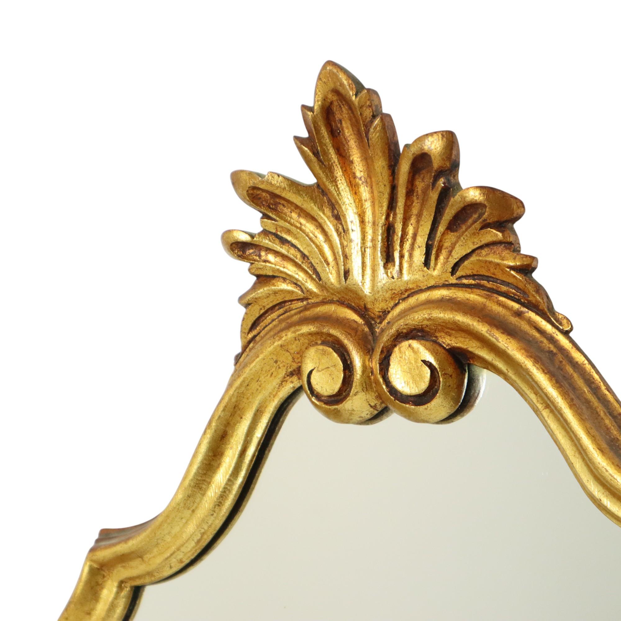 Classic Gold Leaf Gilded Crested Mirror Baroque Style Sixties 74cm In Good Condition In Poperinge, BE